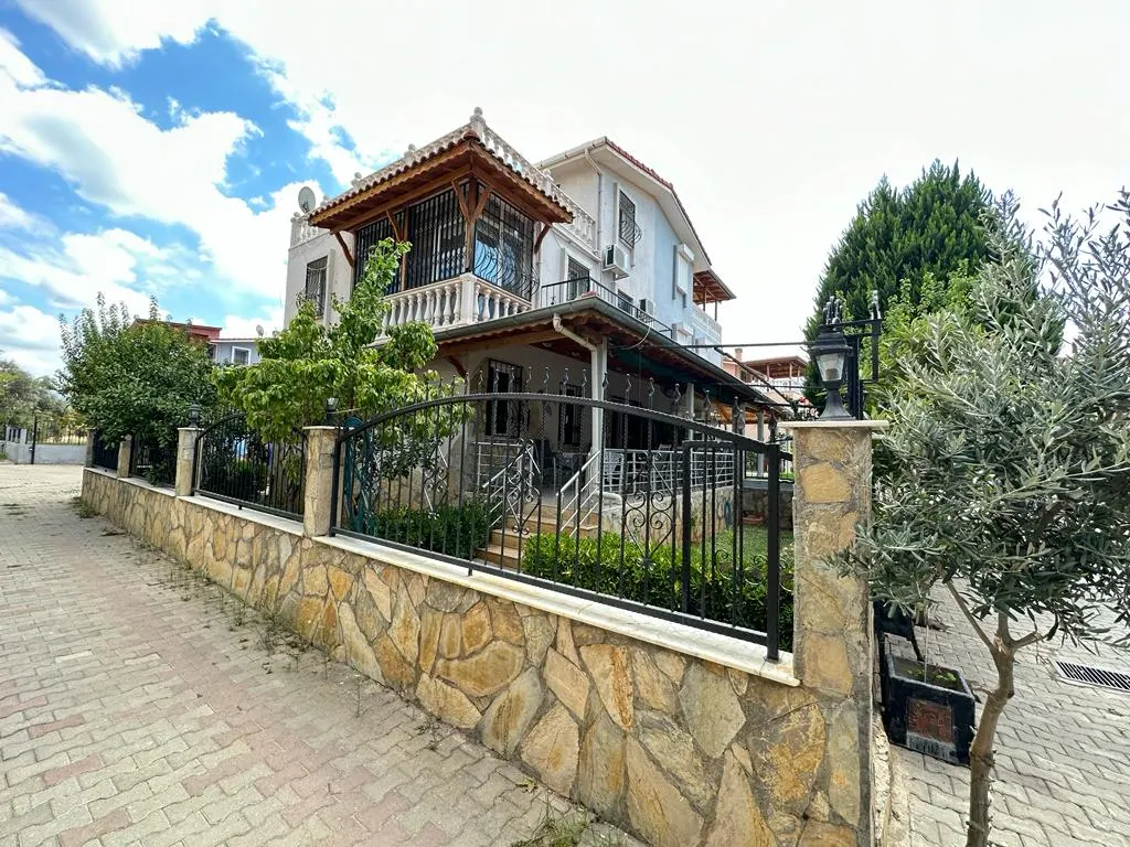 Seferihisar Ürkmez Bengiler'de Denize 100m, lüks 4+1 Müstakil Villa