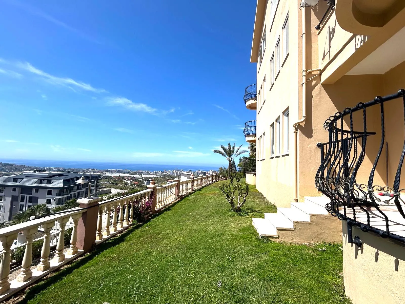 ALANYA KARGICAK  SATILIK DENİZ MANZARALI BAHÇELİ 3+1