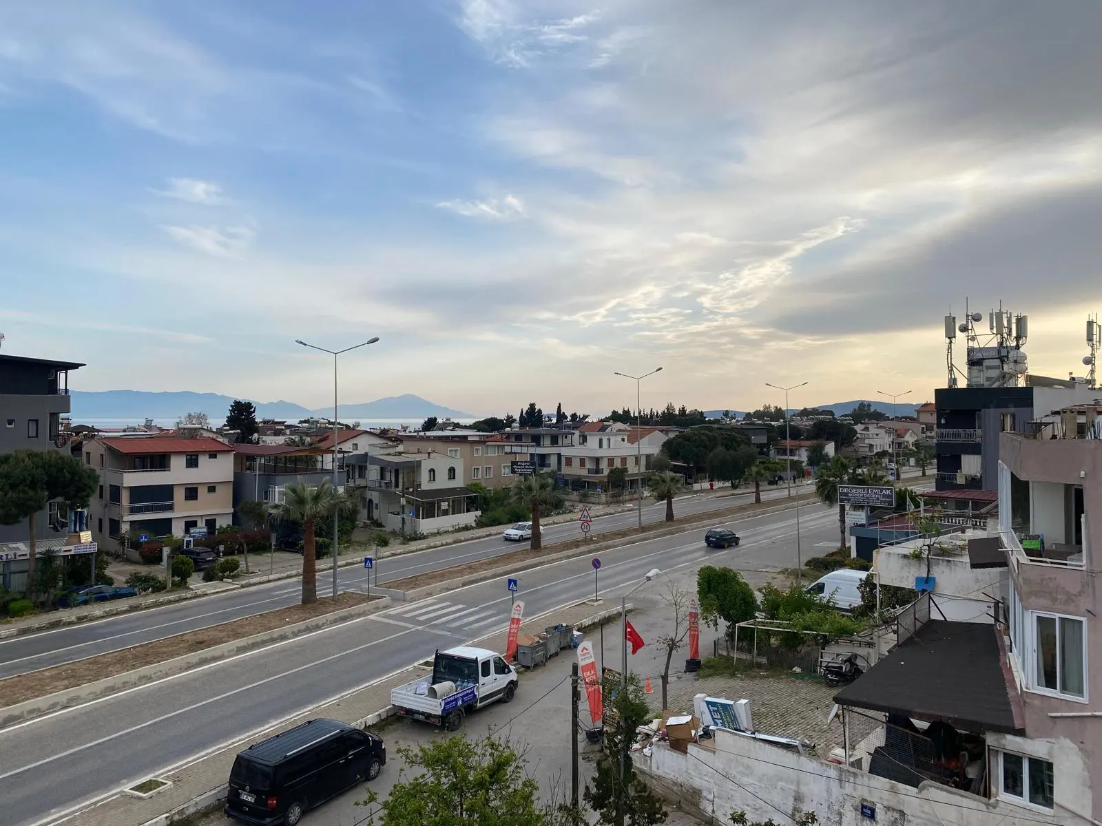 Seferihisar Mersin Alanı'nda Denize 250m Masrafsız, Geniş Satılık 2+1 Ara Kat