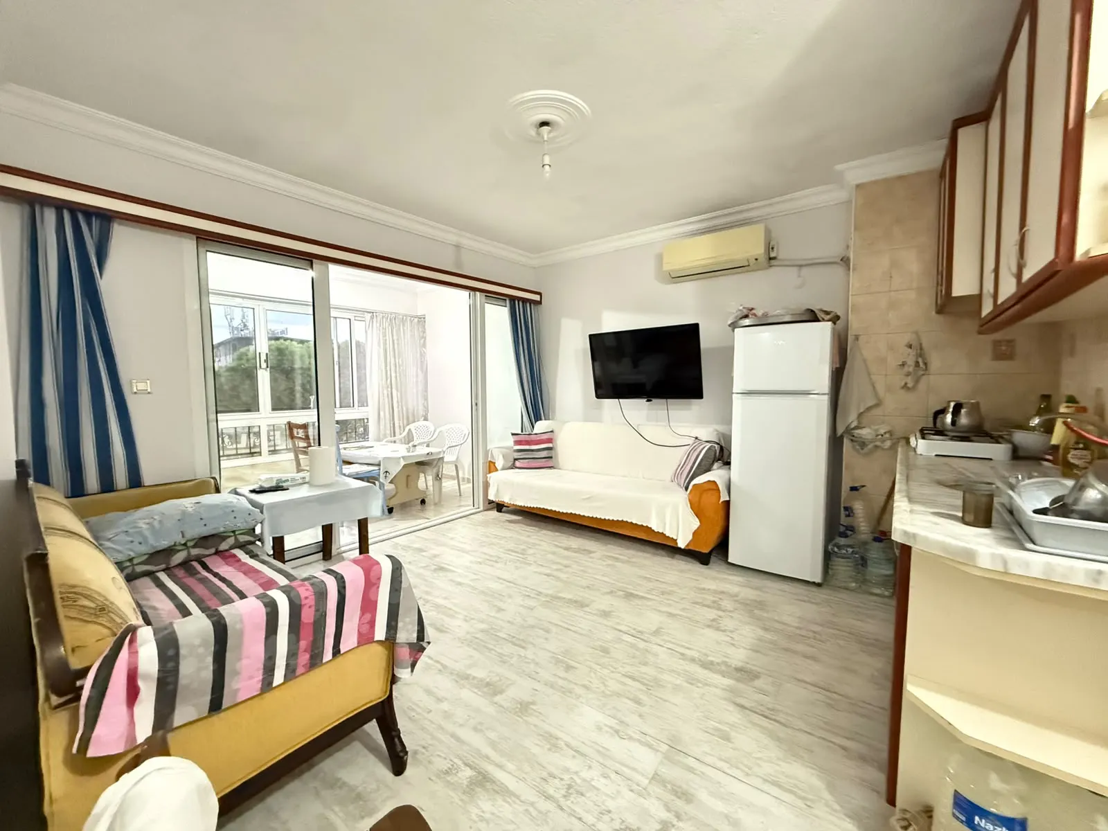 Seferihisar Mersin Alanı'nda Denize 150m Masrafsız, Geniş Satılık 2+1 Daire