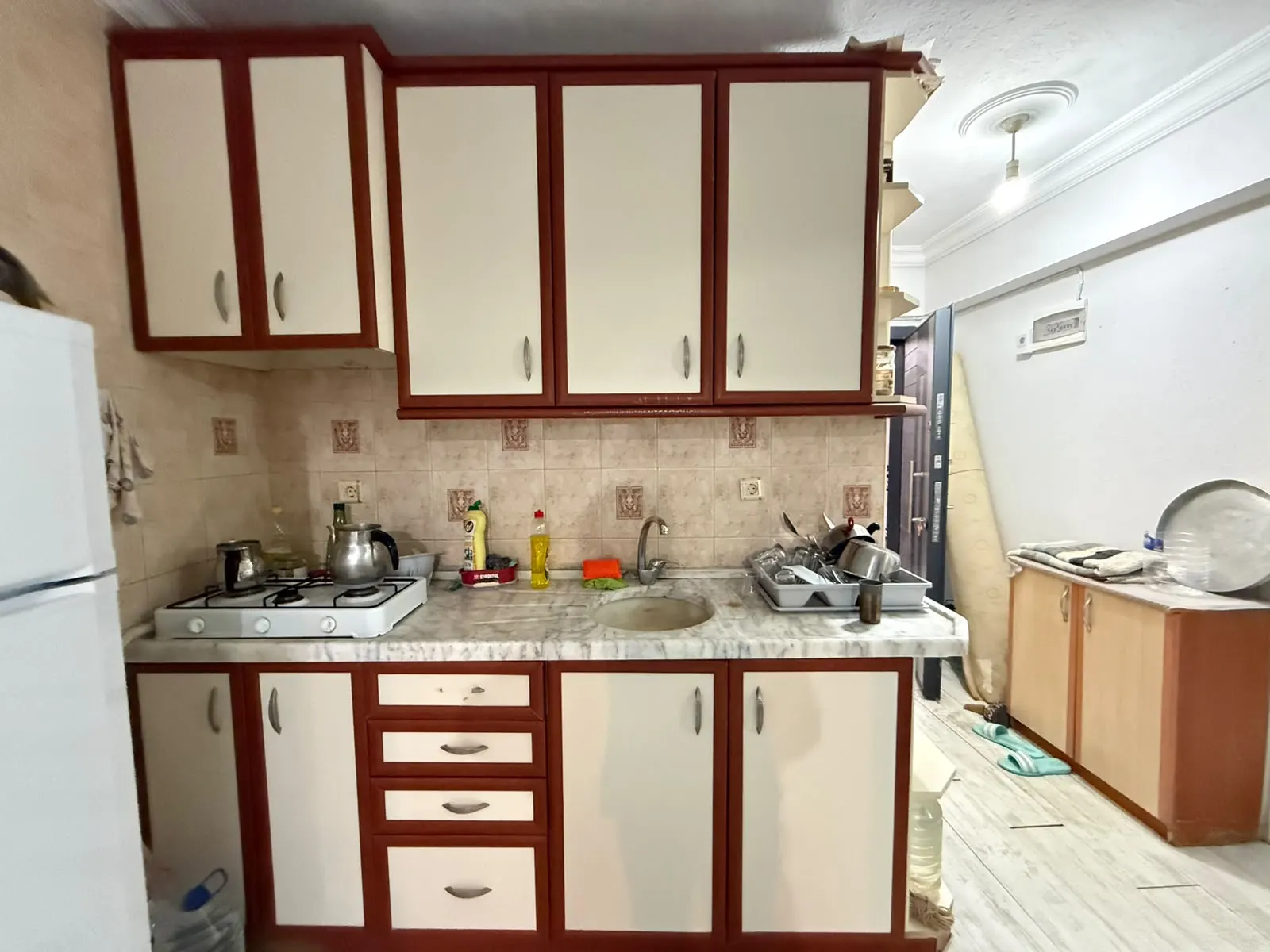 Seferihisar Mersin Alanı'nda Denize 150m Masrafsız, Geniş Satılık 2+1 Daire