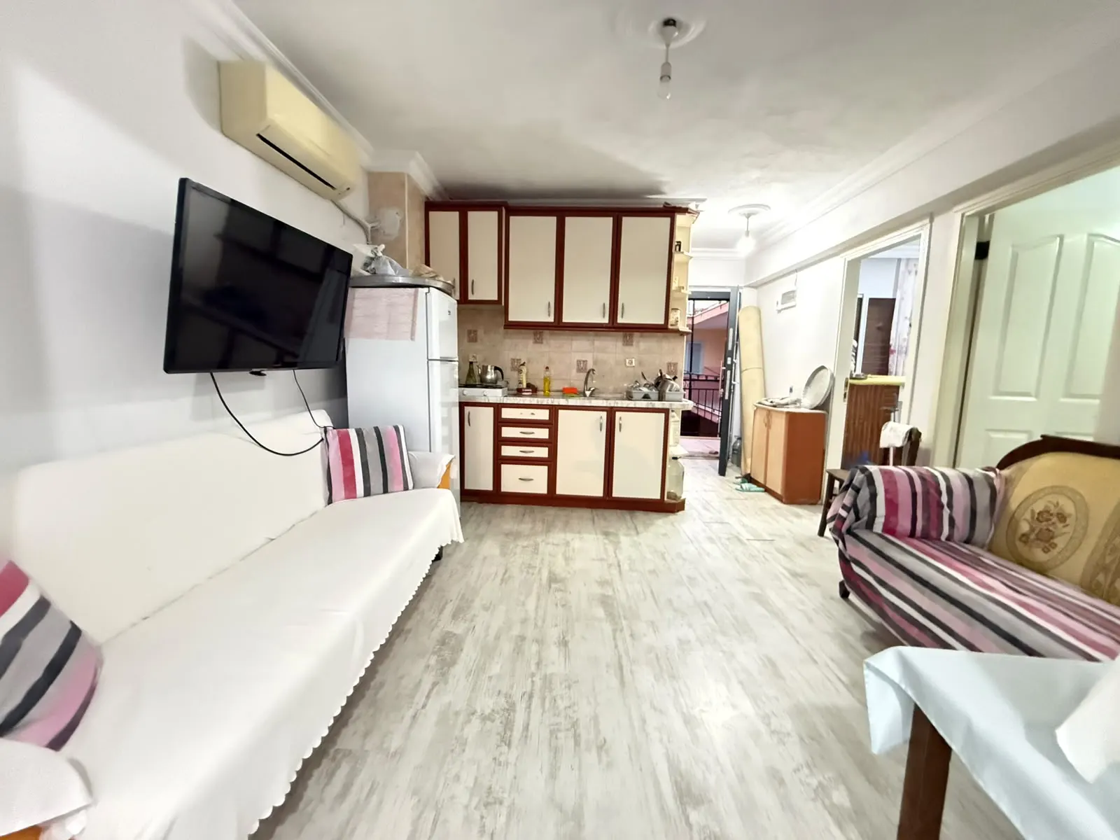 Seferihisar Mersin Alanı'nda Denize 150m Masrafsız, Geniş Satılık 2+1 Daire