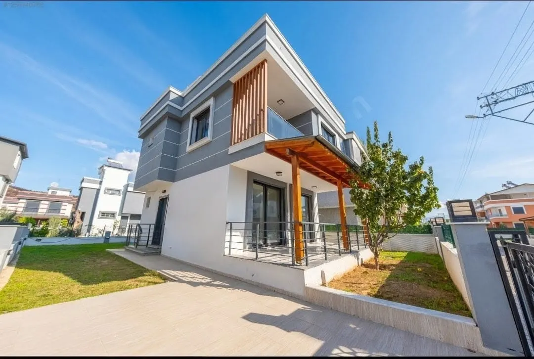 Seferihisar Cumhuriyet’te Denize Yakın, 316m² Arsa İçinde Tam Müstakil Lüks 3+1 Villa!