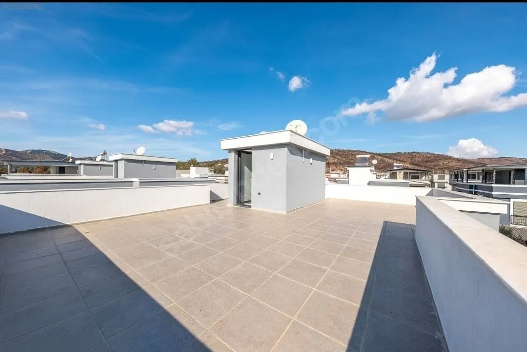 Seferihisar Cumhuriyet’te Denize Yakın, 316m² Arsa İçinde Tam Müstakil Lüks 3+1 Villa!