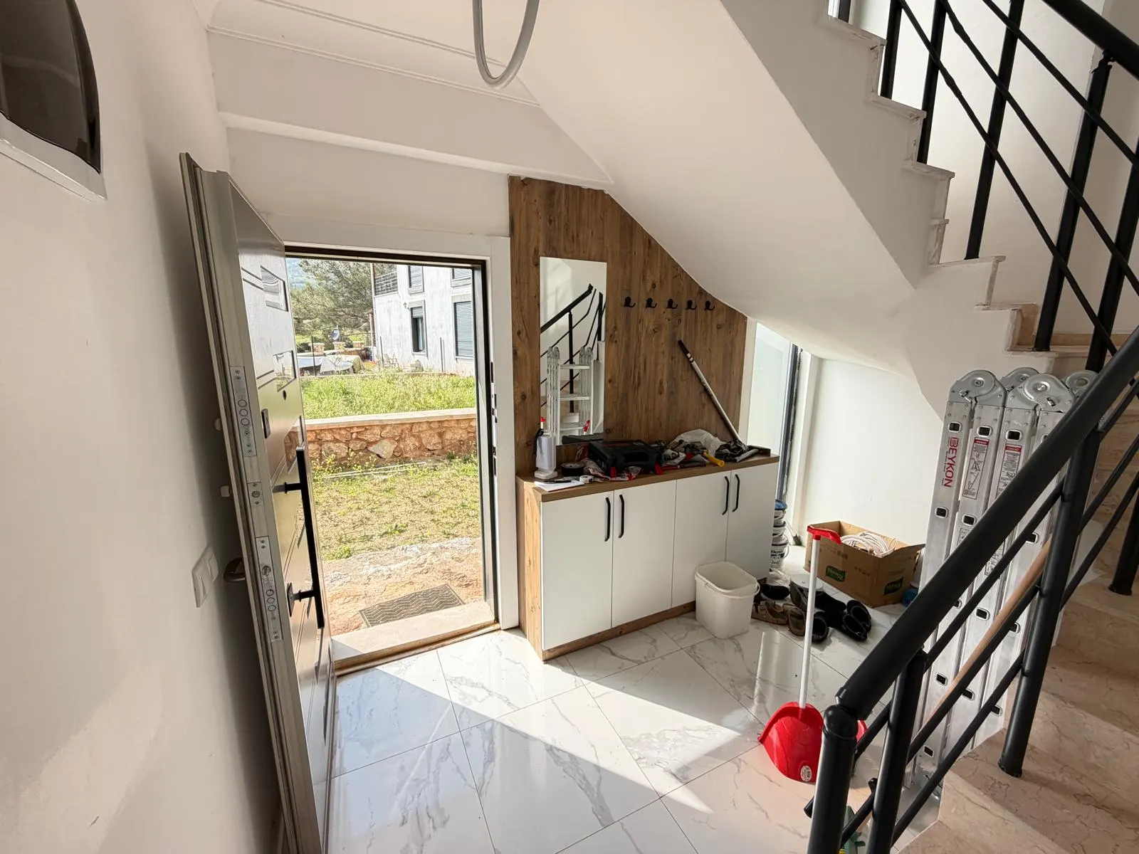 Seferihisar'da:güneş Enerjili,yerden Isıtmalı,full Eşyalı Satılık 3+1 Villa