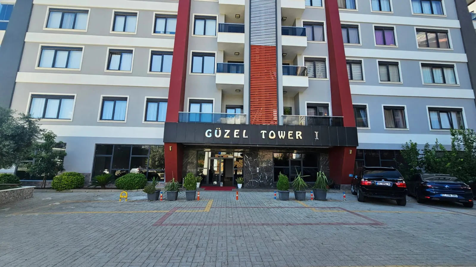 MAHMUTLAR'DA SATILIK  GENİŞ 3+1 AYRI MUTFAK EŞYALI DAİRE
