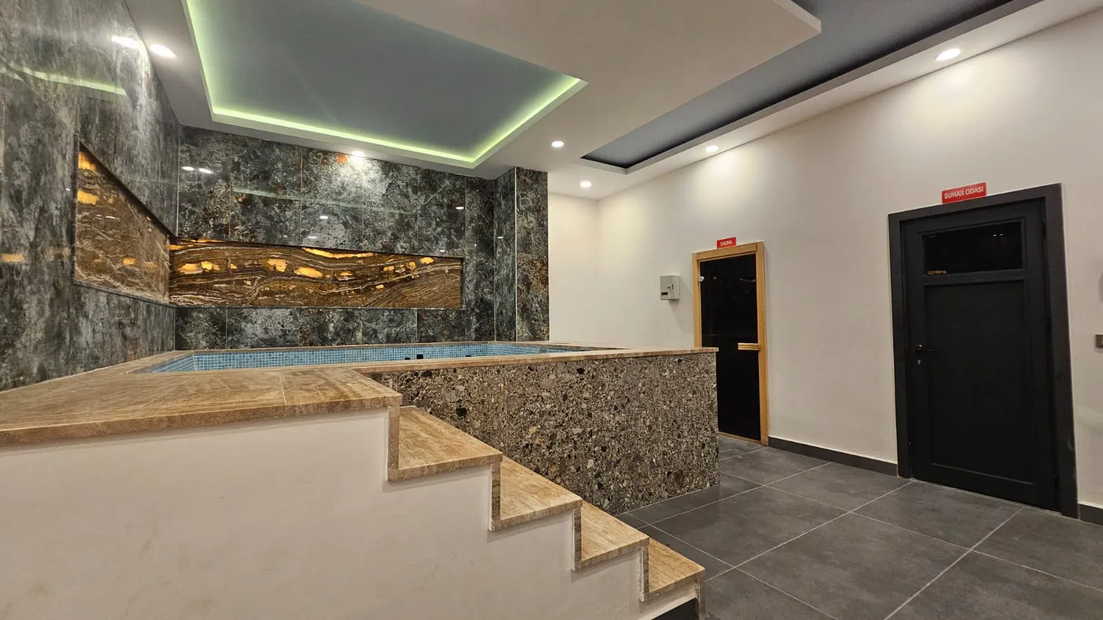 MAHMUTLAR'DA SATILIK  GENİŞ 3+1 AYRI MUTFAK EŞYALI DAİRE
