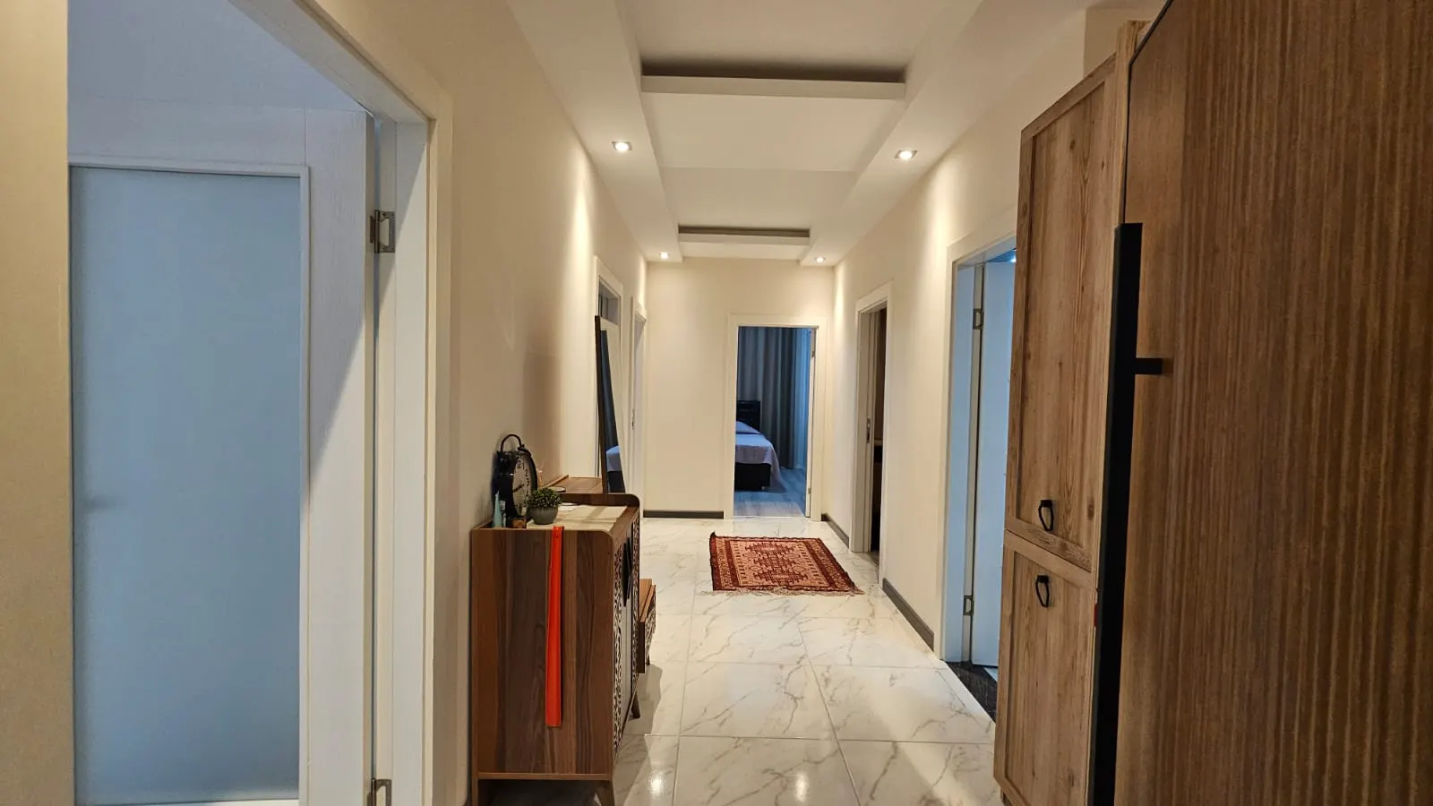 MAHMUTLAR'DA SATILIK  GENİŞ 3+1 AYRI MUTFAK EŞYALI DAİRE