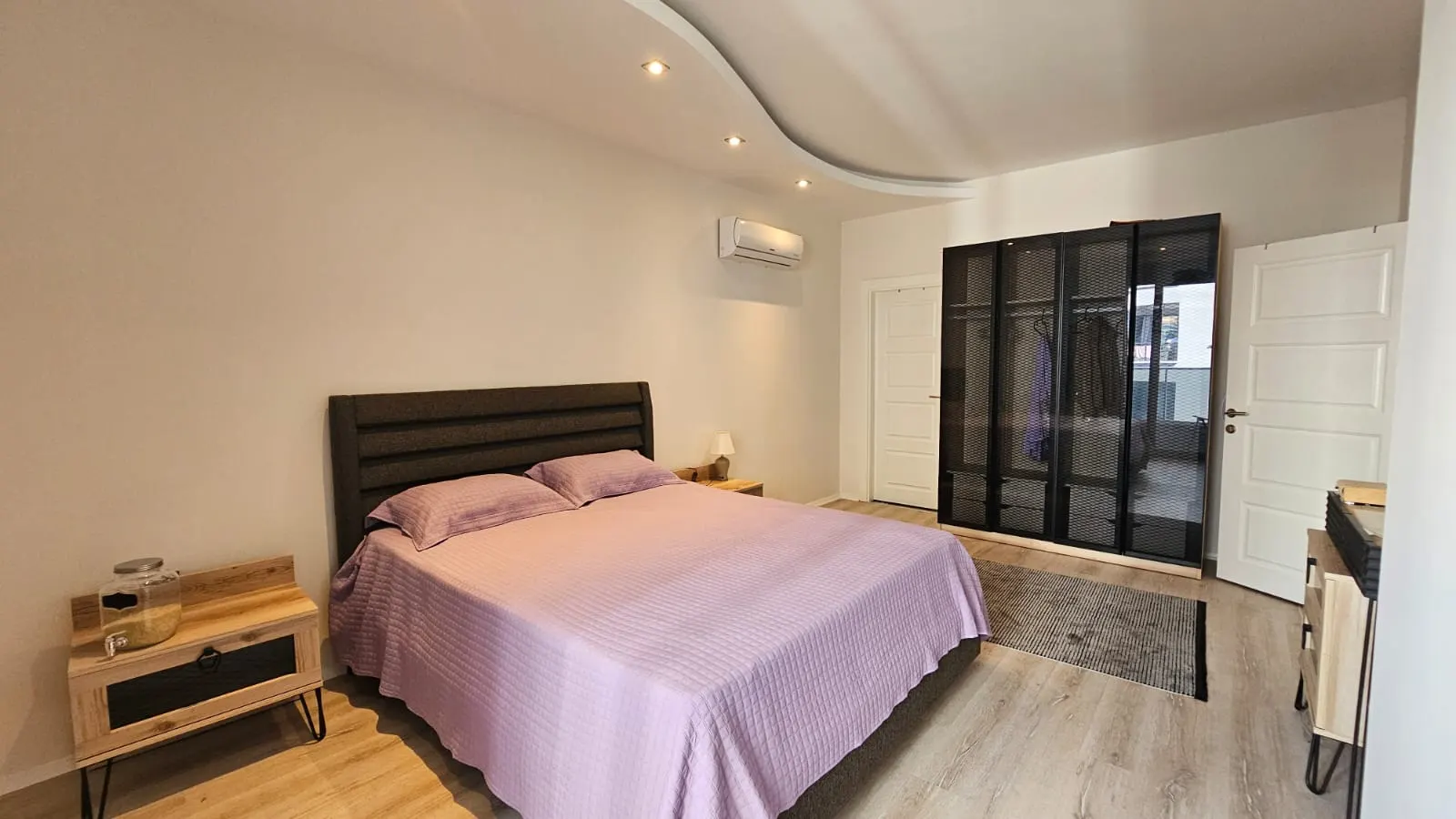 MAHMUTLAR'DA SATILIK  GENİŞ 3+1 AYRI MUTFAK EŞYALI DAİRE