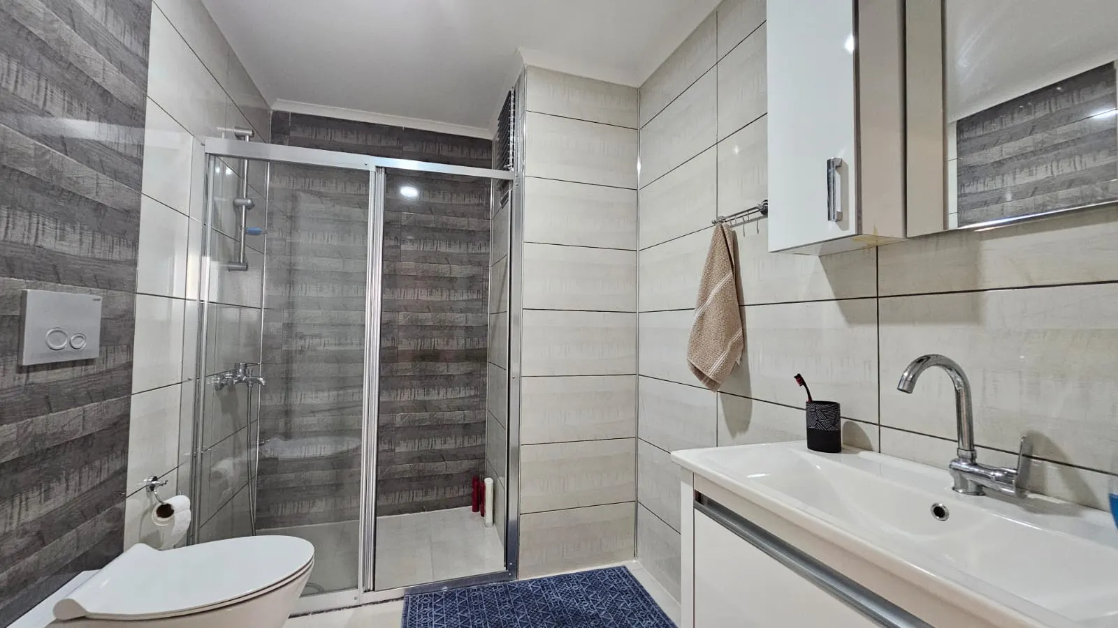 MAHMUTLAR'DA SATILIK  GENİŞ 3+1 AYRI MUTFAK EŞYALI DAİRE