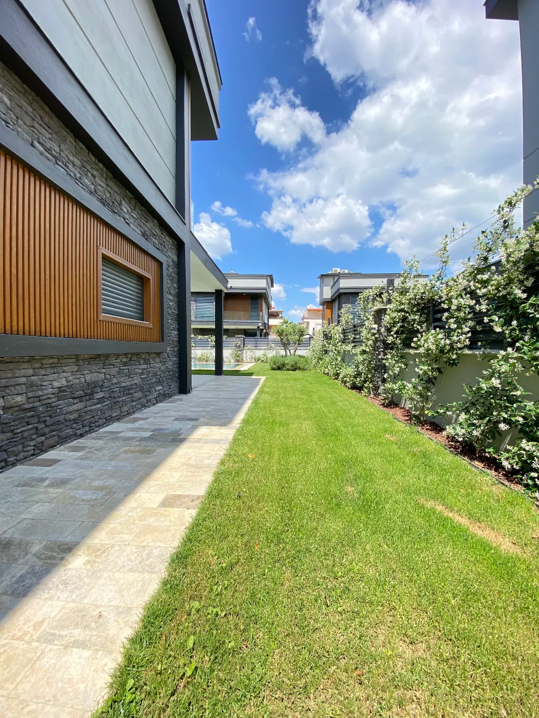 Menderes Gümüldür Deniz Tarafında: Modern Mimari, Tam Müstakil Lüks Satılık 4+1villa!