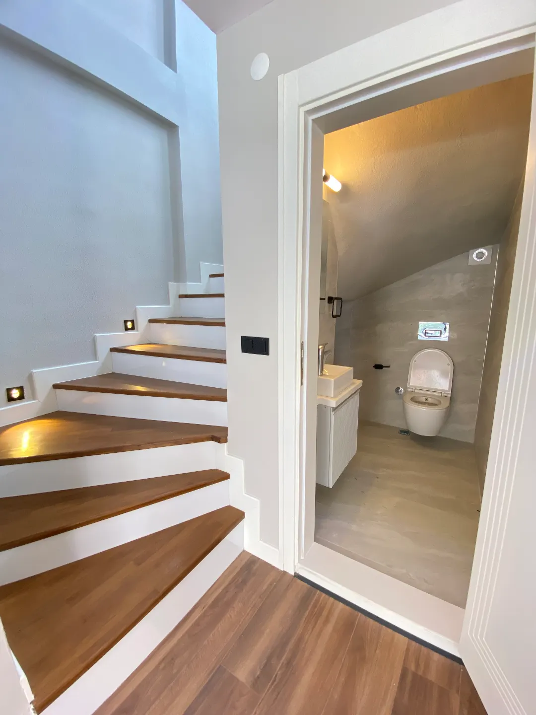 Menderes Gümüldür Deniz Tarafında: Modern Mimari, Tam Müstakil Lüks Satılık 4+1villa!
