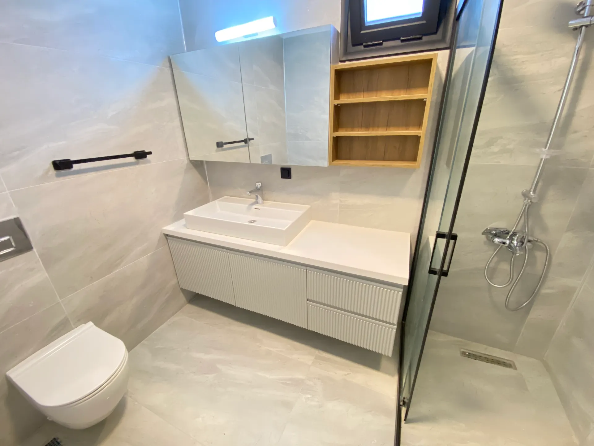 Menderes Gümüldür Deniz Tarafında: Modern Mimari, Tam Müstakil Lüks Satılık 4+1villa!