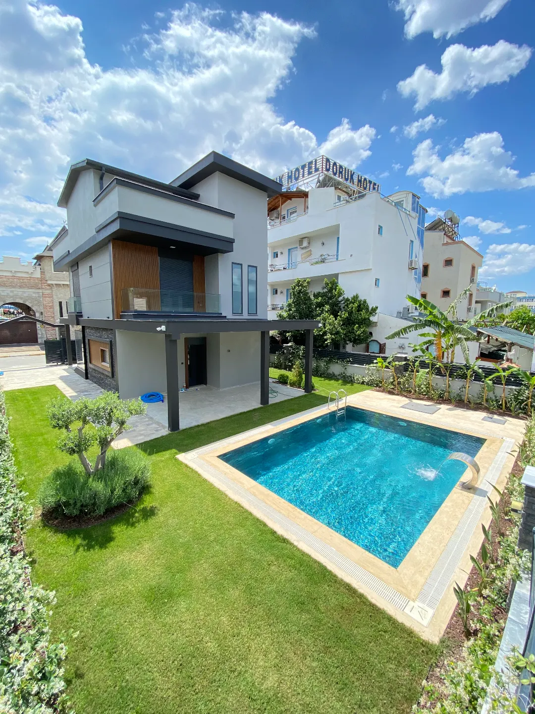 Menderes Gümüldürde Yüzme Havuzu Yerden Isıtma Lüx Satılık 4+1 Villa