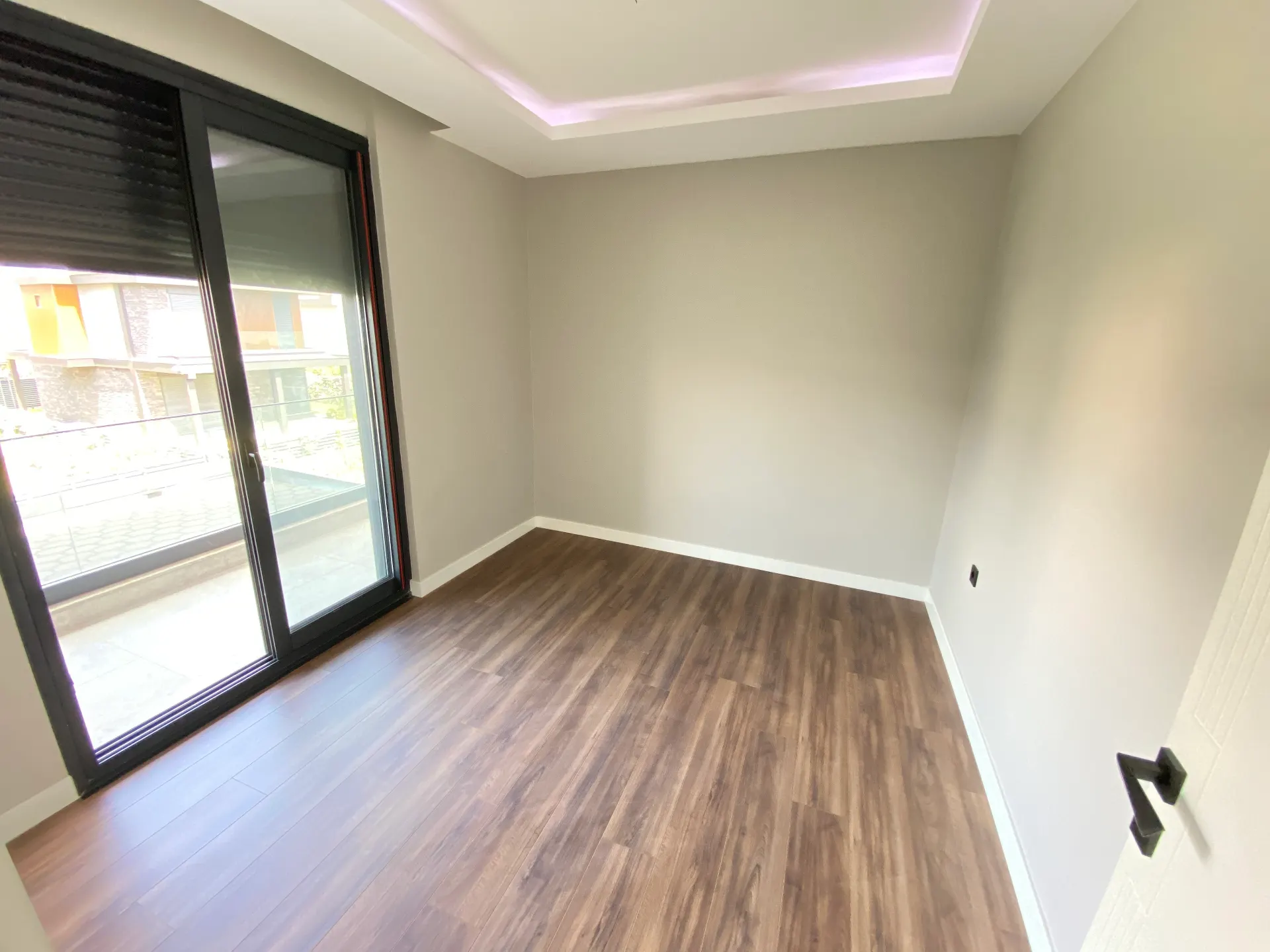 Menderes Gümüldürde Yüzme Havuzu Yerden Isıtma Lüx Satılık 4+1 Villa