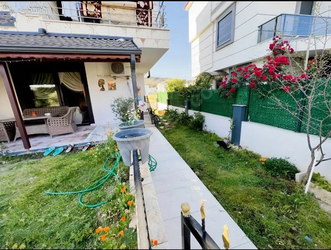 Seferihisar'da Hayalinizdeki Yaşam: Denize Yakın, Geniş Bahçeli Satılık 4+1 Villa!