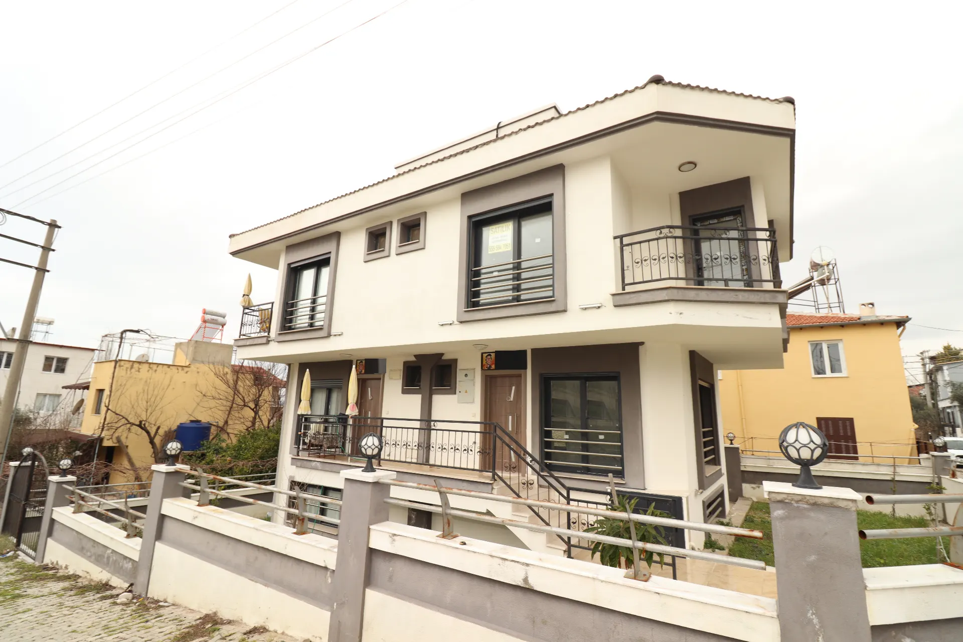 Seferihisar Mersin Alanı Mh. deniz manzaralı bahçeli satılık 3+1 Villa