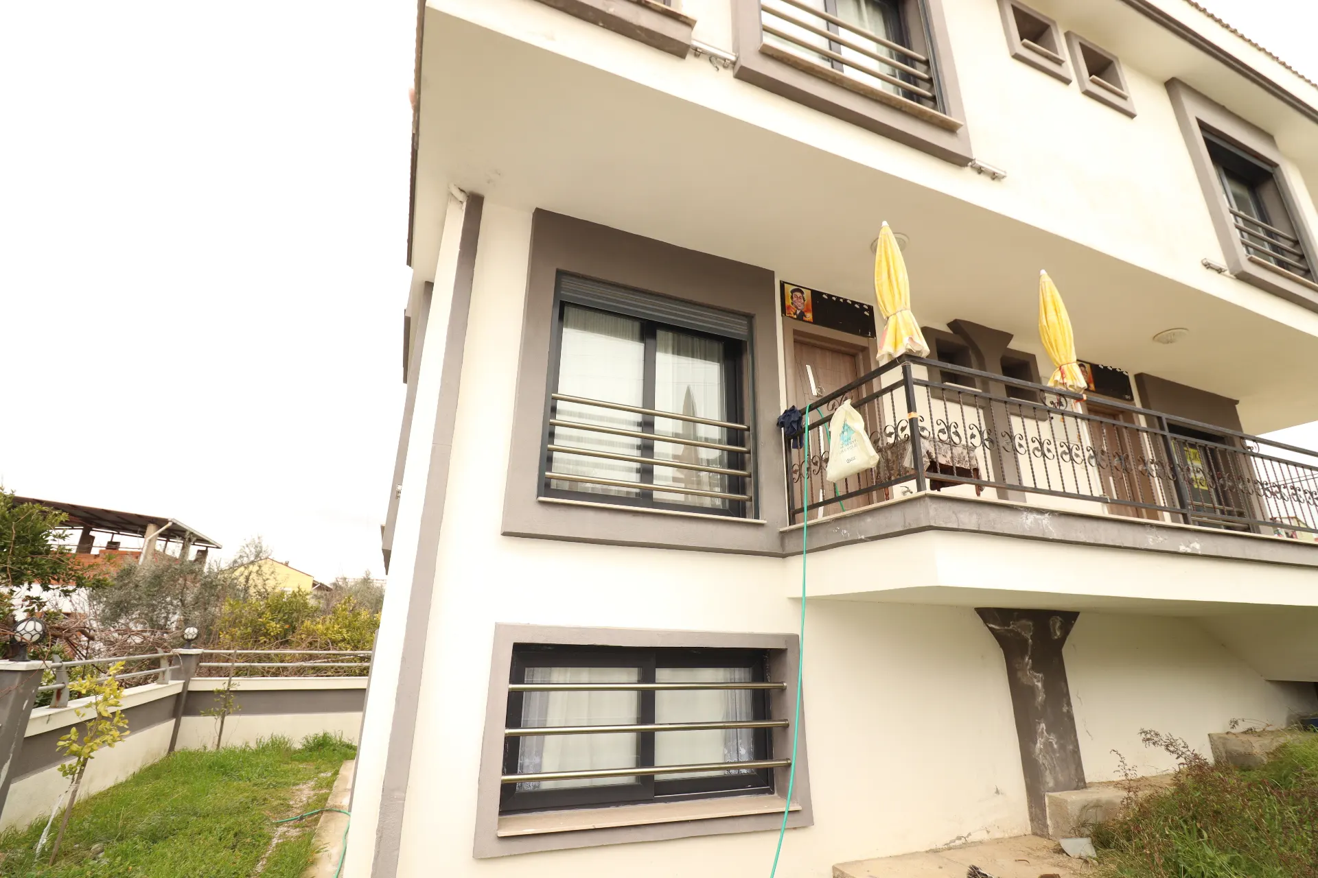 Seferihisar Mersin Alanı Mh. deniz manzaralı bahçeli satılık 3+1 Villa
