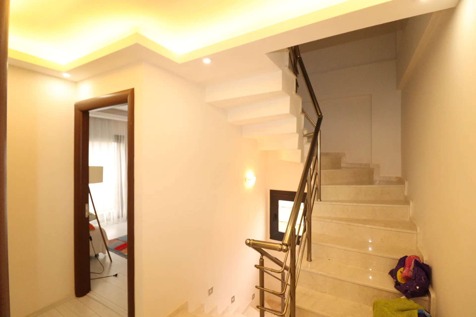 Seferihisar Mersin Alanı Mh. deniz manzaralı bahçeli satılık 3+1 Villa