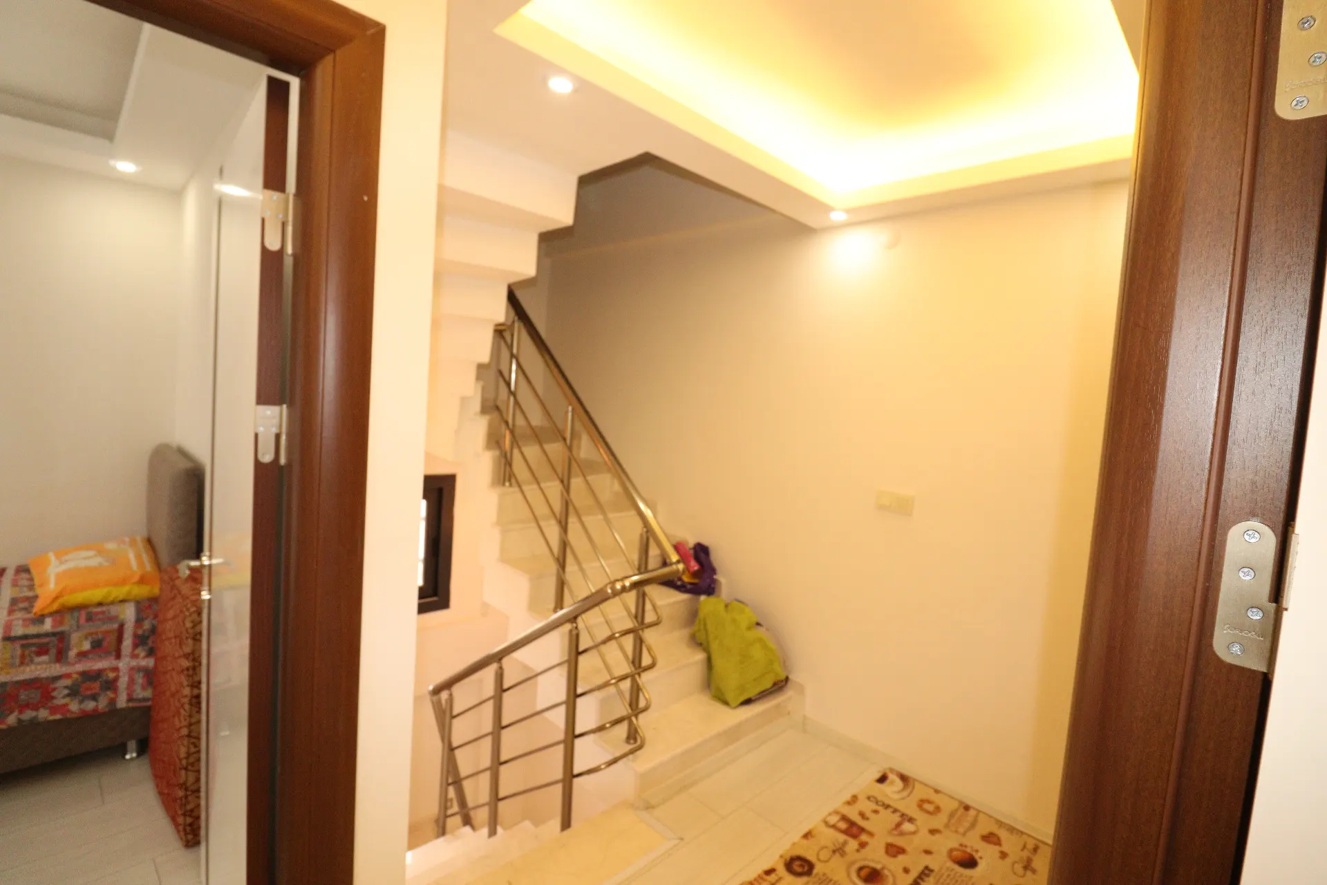 Seferihisar Mersin Alanı Mh. deniz manzaralı bahçeli satılık 3+1 Villa