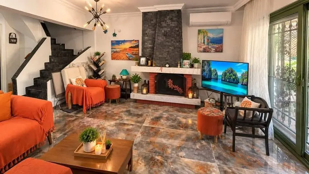 Özderede Denize Sıfır Havuzlu Sitede Tadilatlı 3+1 Satılık Villa
