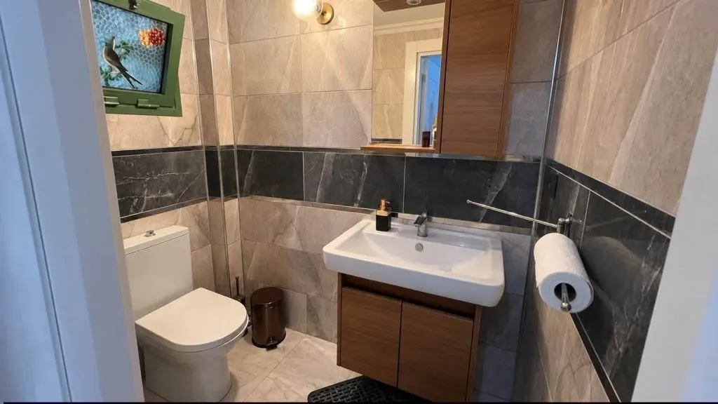 Özderede Denize Sıfır Havuzlu Sitede Tadilatlı 3+1 Satılık Villa