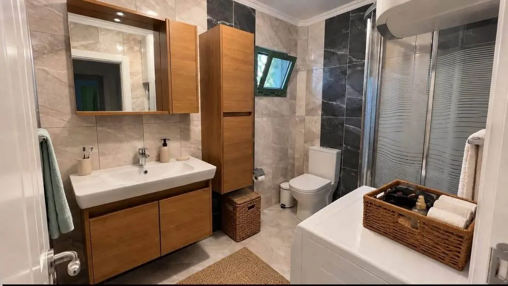 Özderede Denize Sıfır Havuzlu Sitede Tadilatlı 3+1 Satılık Villa