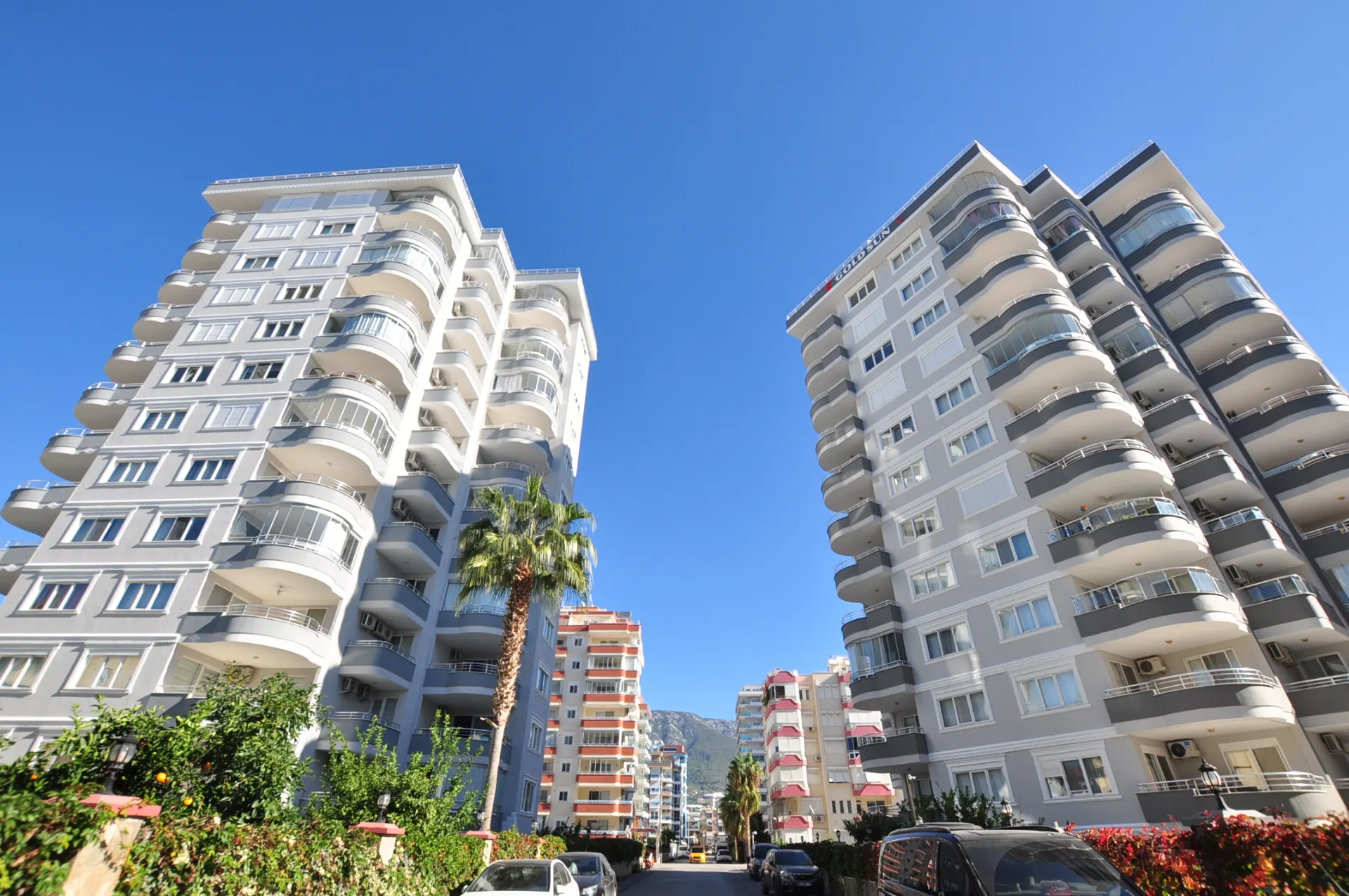 MAHMUTLAR MERKEZİNDE GENİŞ 2+1 DAİRE