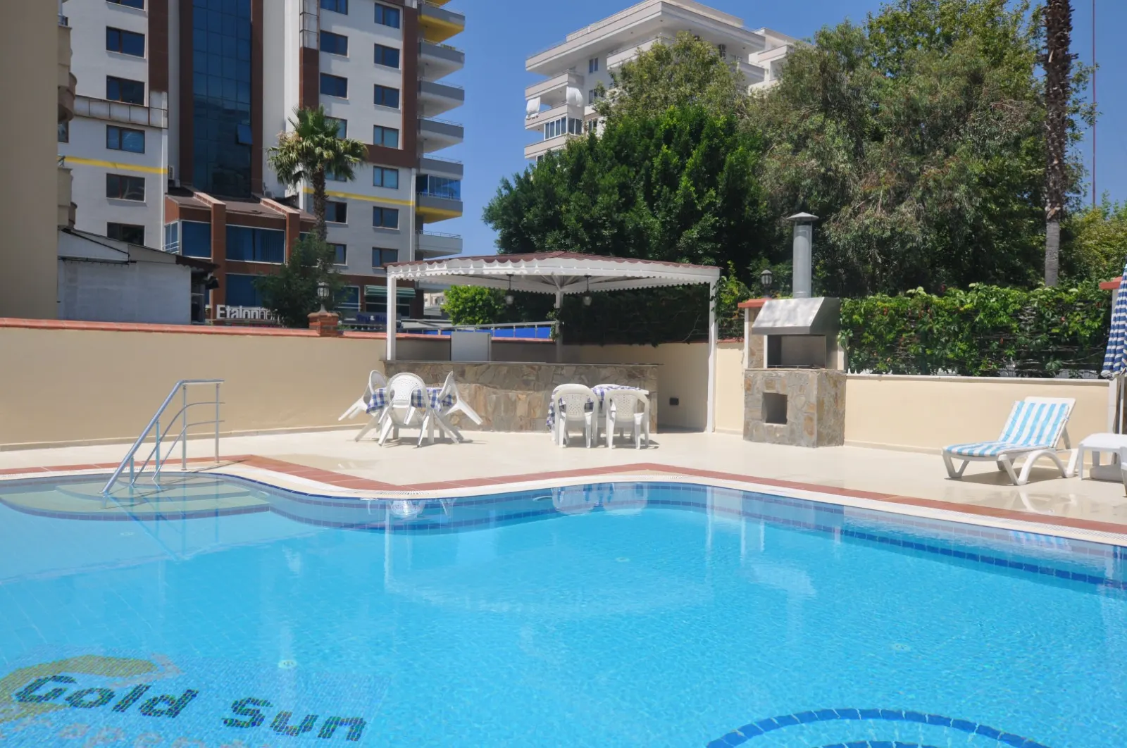 MAHMUTLAR MERKEZİNDE GENİŞ 2+1 DAİRE