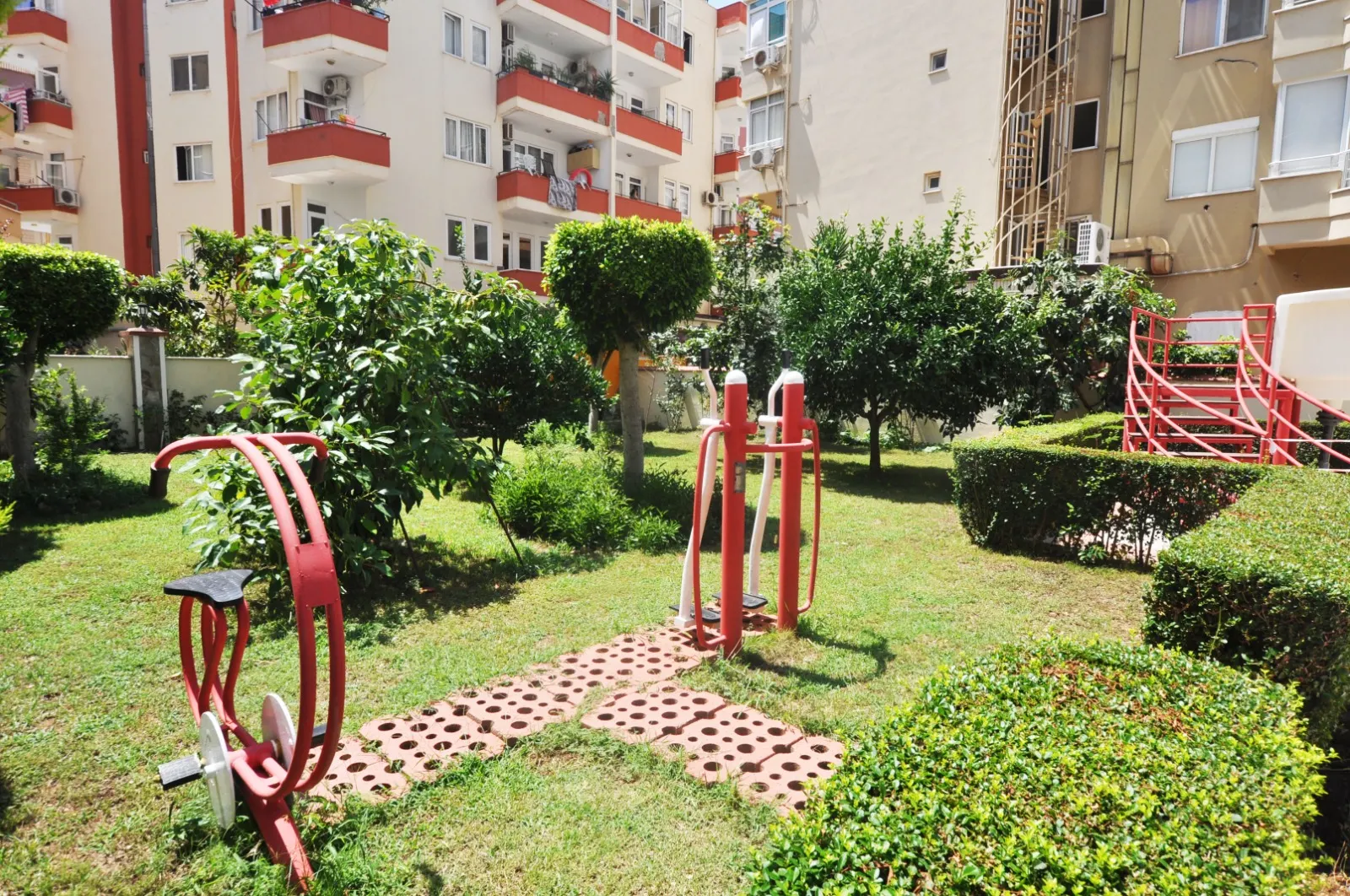 MAHMUTLAR MERKEZİNDE GENİŞ 2+1 DAİRE