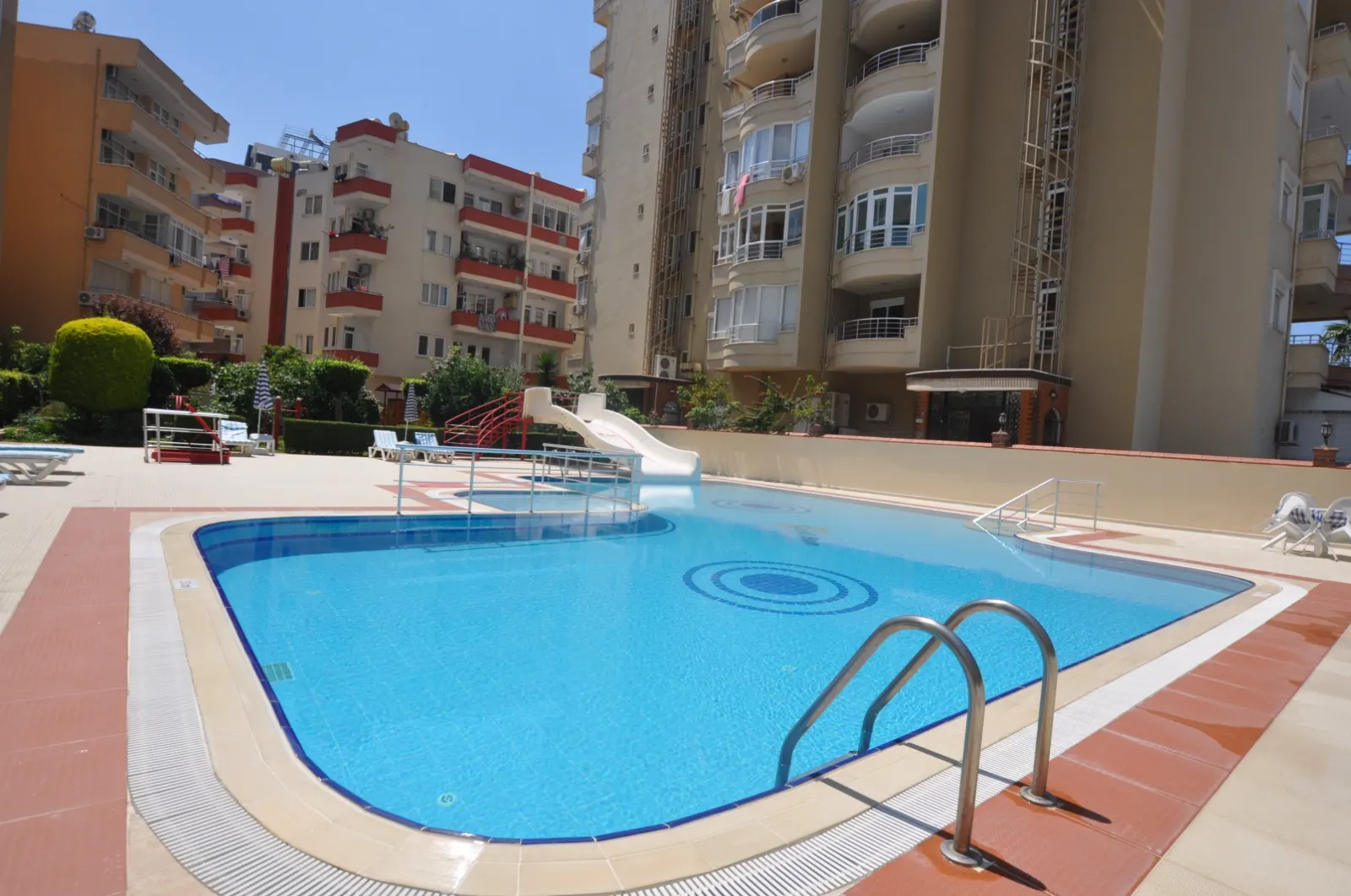 MAHMUTLAR MERKEZİNDE GENİŞ 2+1 DAİRE