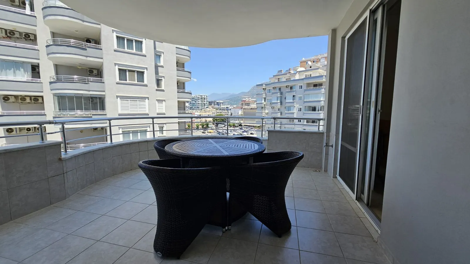 MAHMUTLAR MERKEZİNDE GENİŞ 2+1 DAİRE
