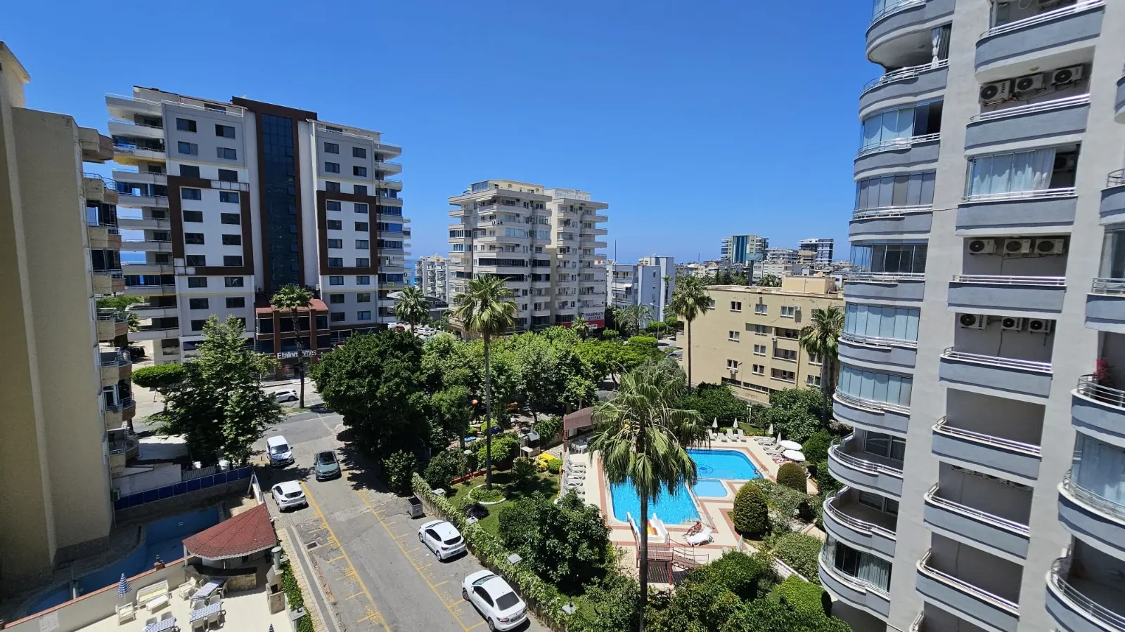 MAHMUTLAR MERKEZİNDE GENİŞ 2+1 DAİRE