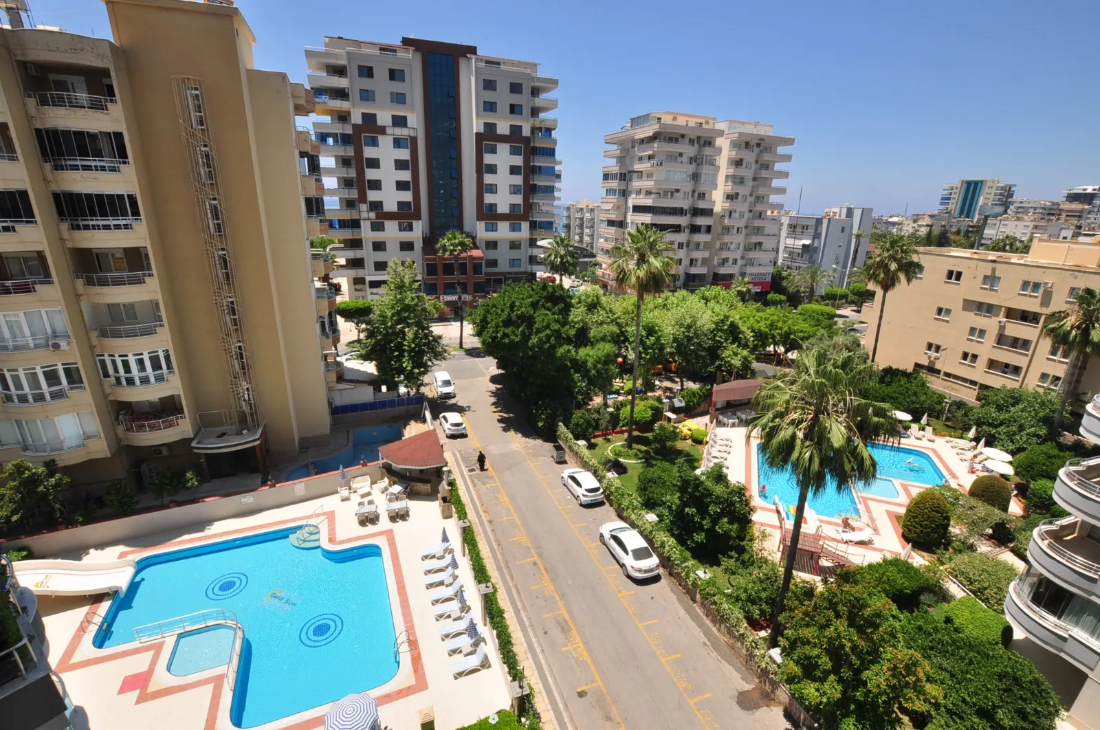 MAHMUTLAR MERKEZİNDE GENİŞ 2+1 DAİRE