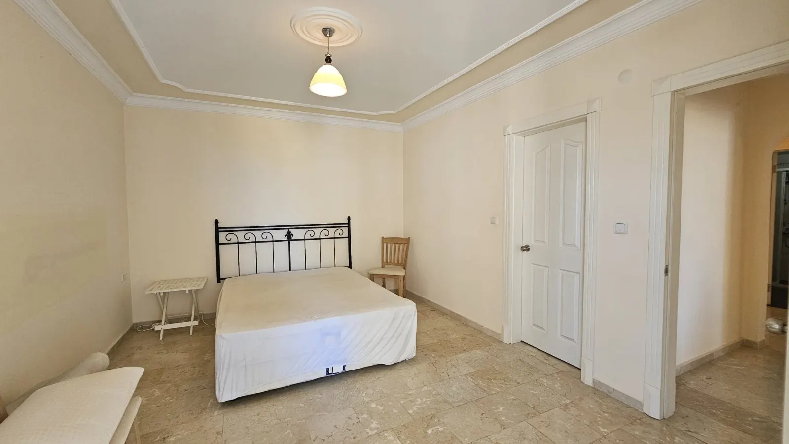 MAHMUTLAR MERKEZİNDE GENİŞ 2+1 DAİRE