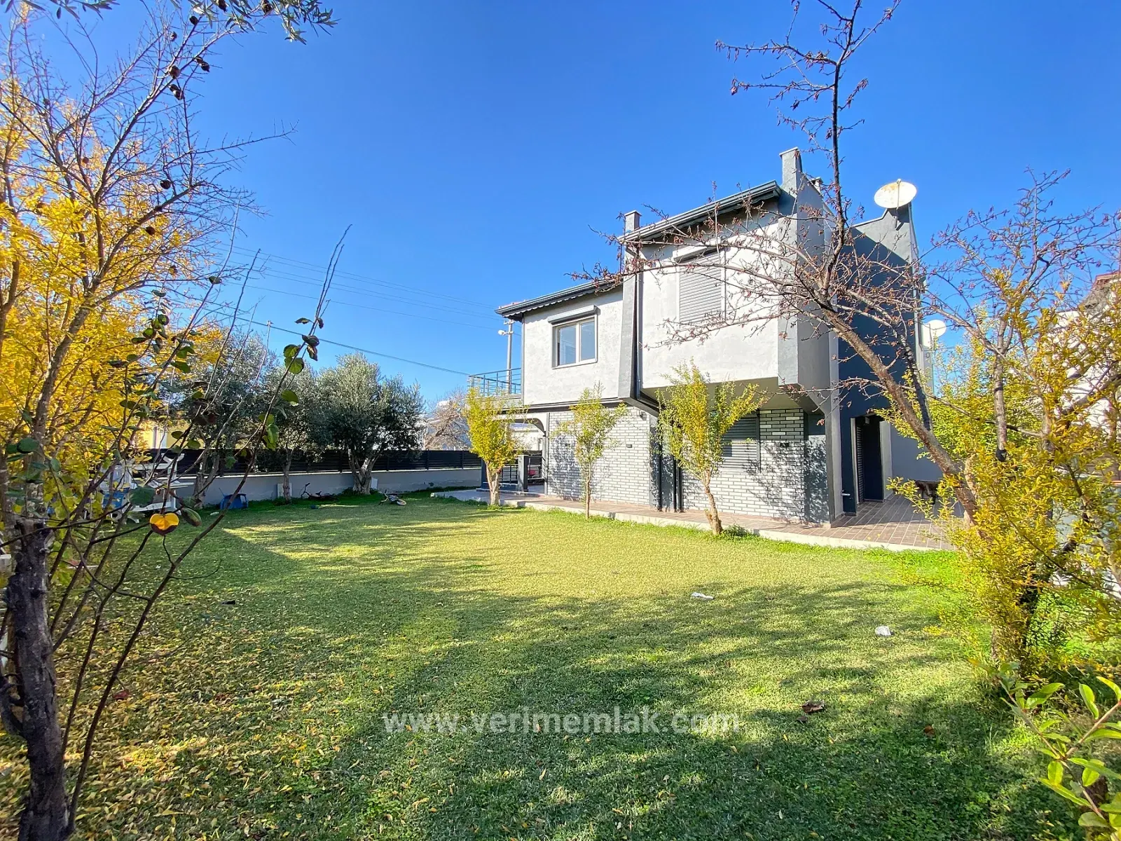 Doğanbey De Denize 50m Mesafede 307m2 İçinde Tek Satılık 4+1 Villa