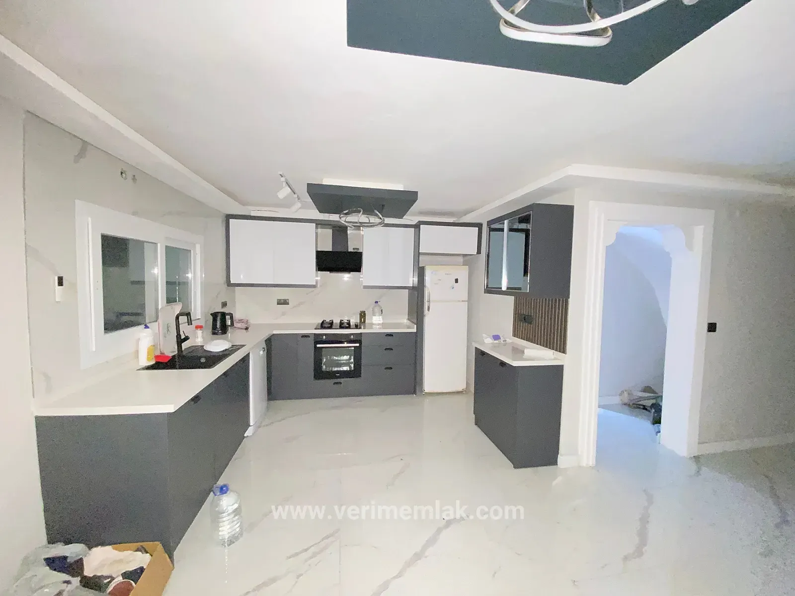 Doğanbey De Denize 50m Mesafede 307m2 İçinde Tek Satılık 4+1 Villa