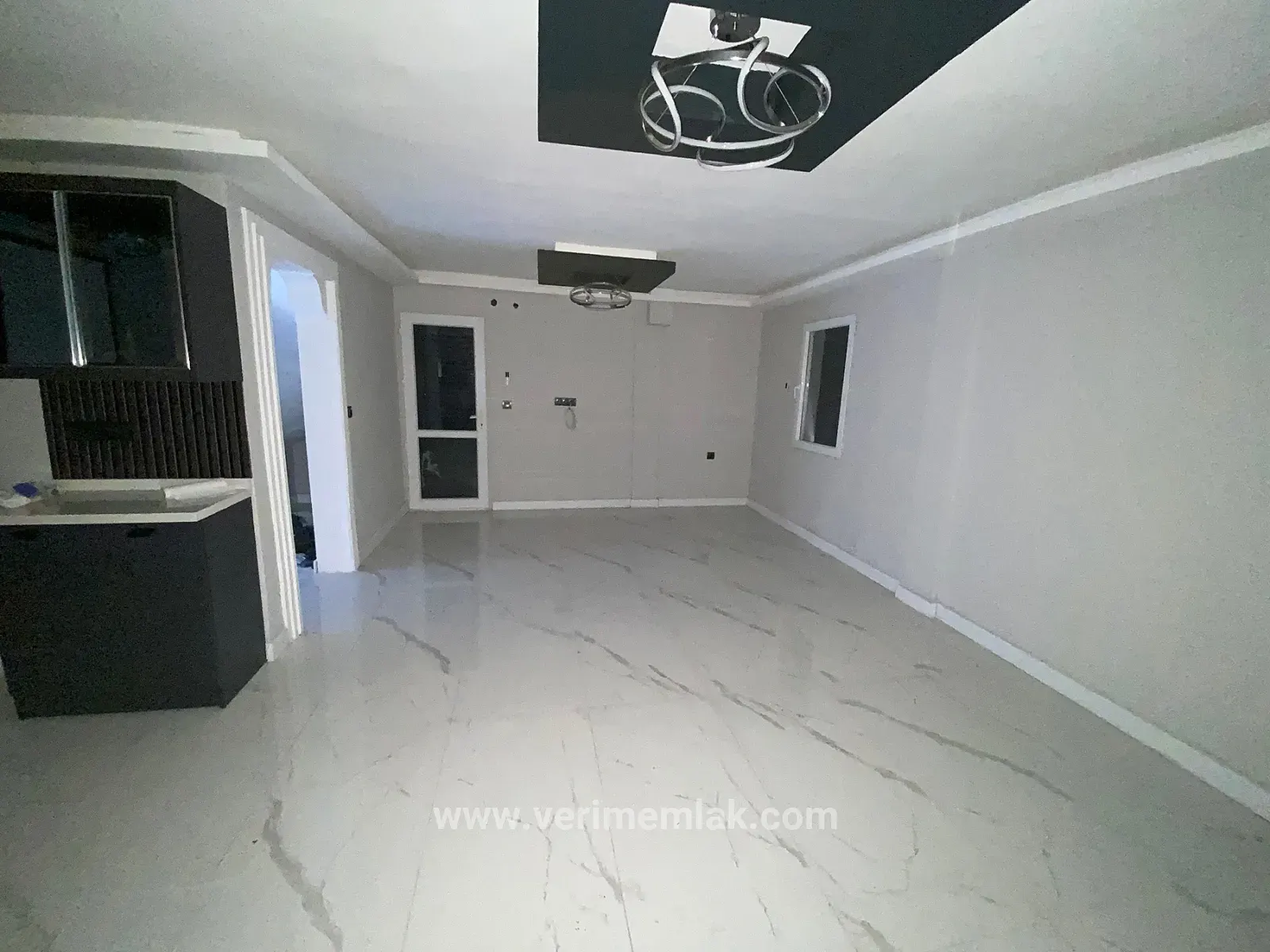 Doğanbey De Denize 50m Mesafede 307m2 İçinde Tek Satılık 4+1 Villa