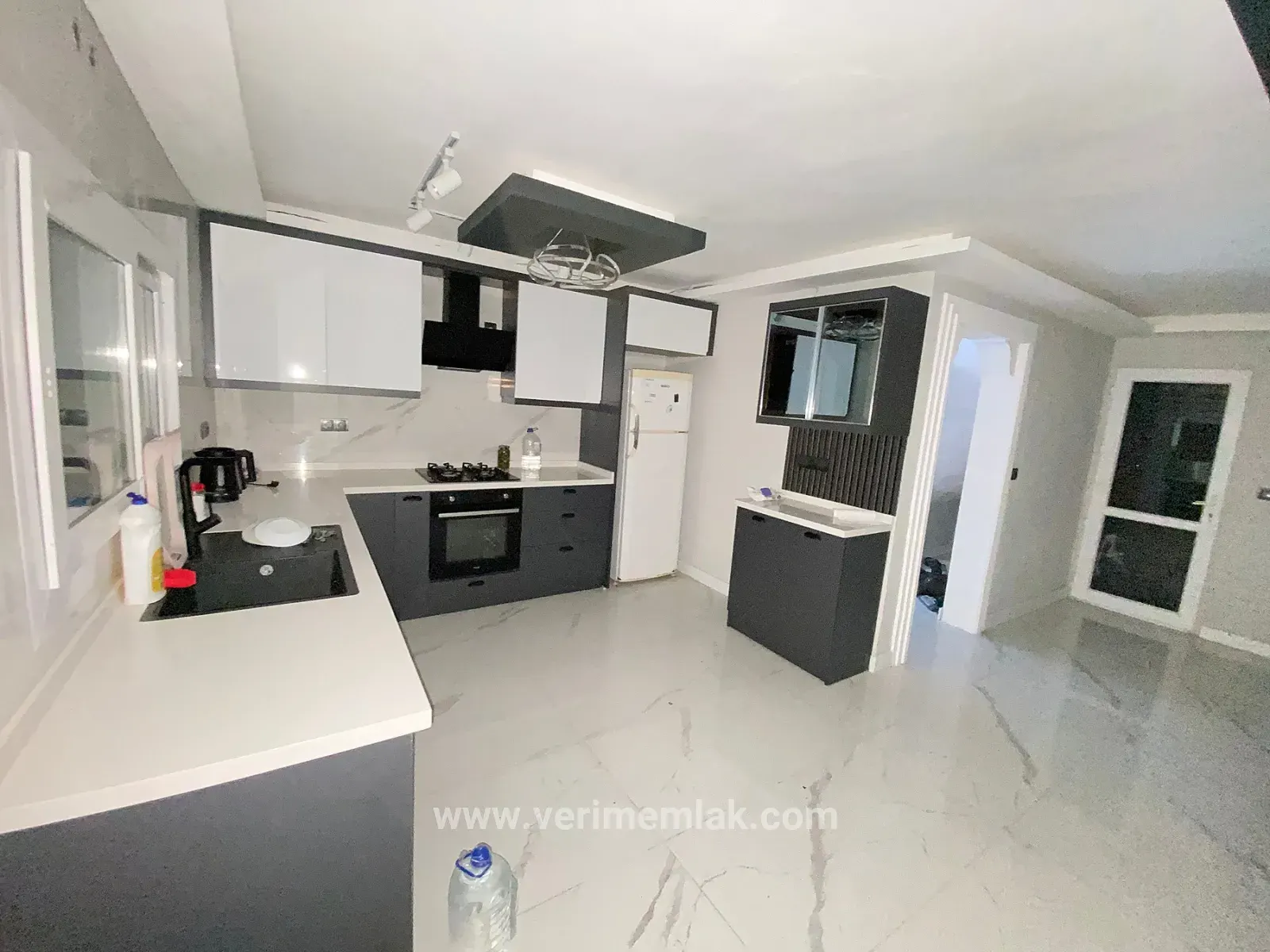 Doğanbey De Denize 50m Mesafede 307m2 İçinde Tek Satılık 4+1 Villa