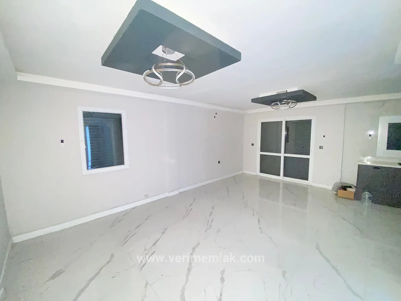 Doğanbey De Denize 50m Mesafede 307m2 İçinde Tek Satılık 4+1 Villa