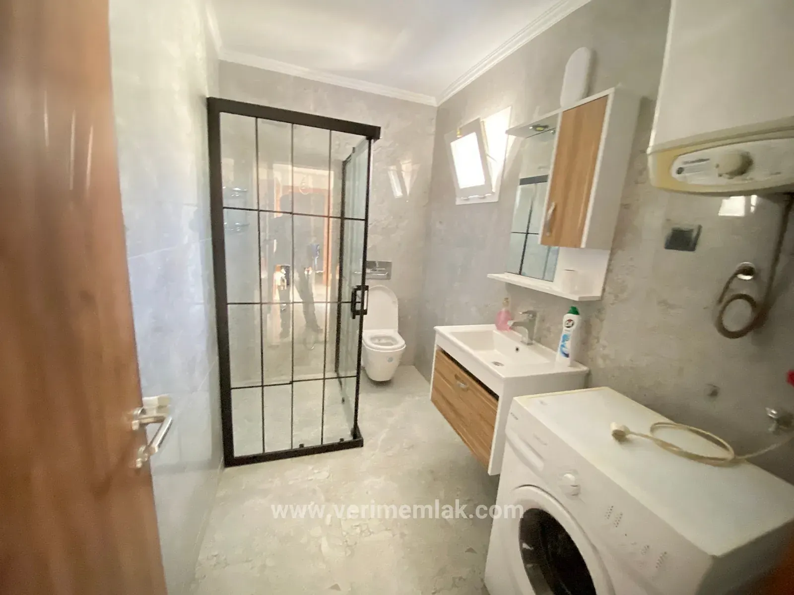 Doğanbey De Denize 50m Mesafede 307m2 İçinde Tek Satılık 4+1 Villa
