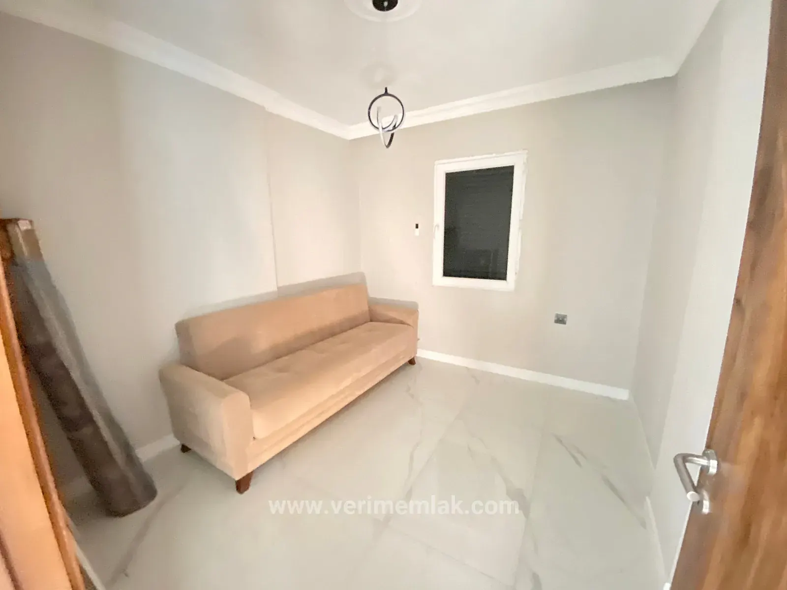 Doğanbey De Denize 50m Mesafede 307m2 İçinde Tek Satılık 4+1 Villa