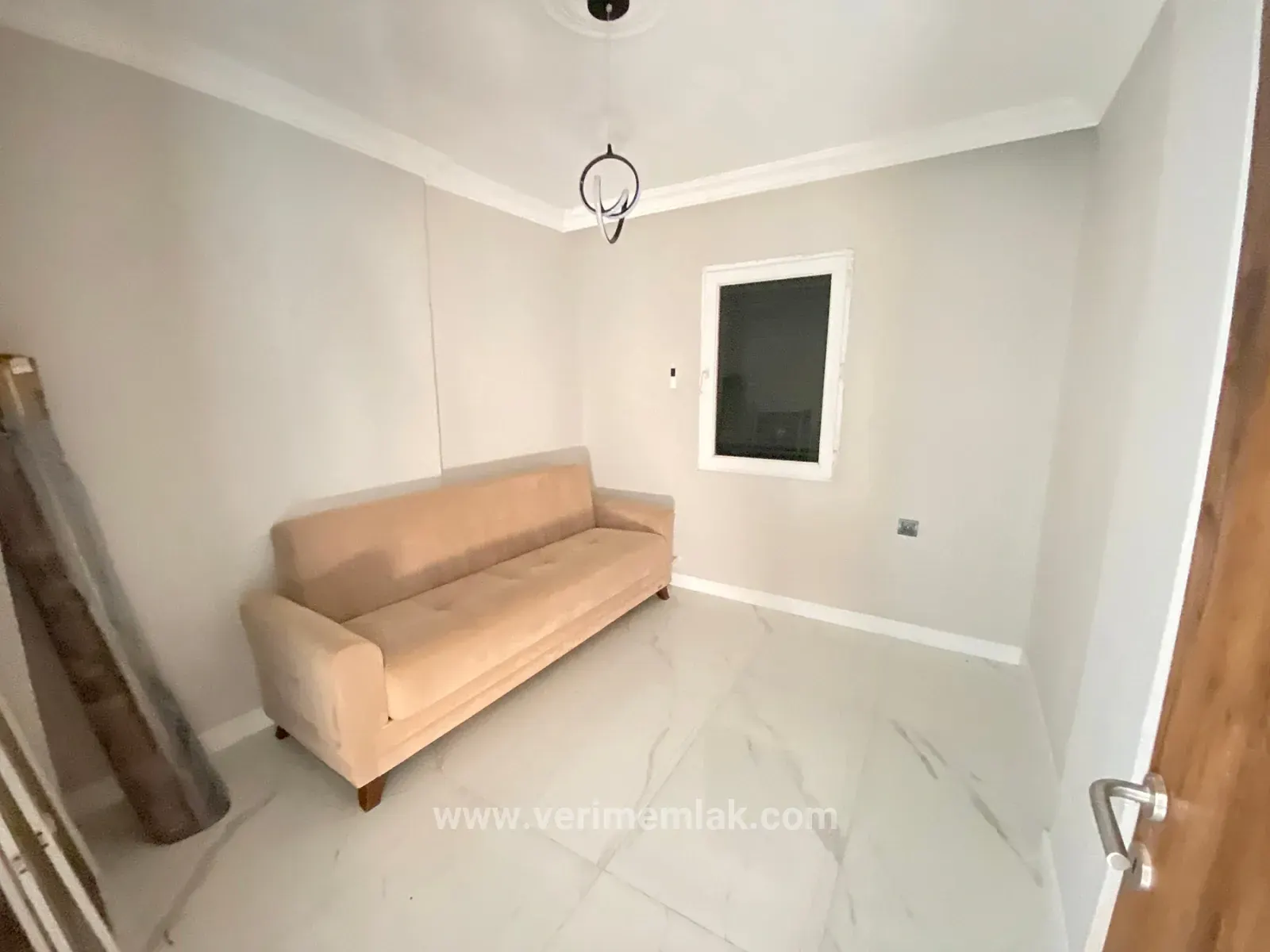 Doğanbey De Denize 50m Mesafede 307m2 İçinde Tek Satılık 4+1 Villa