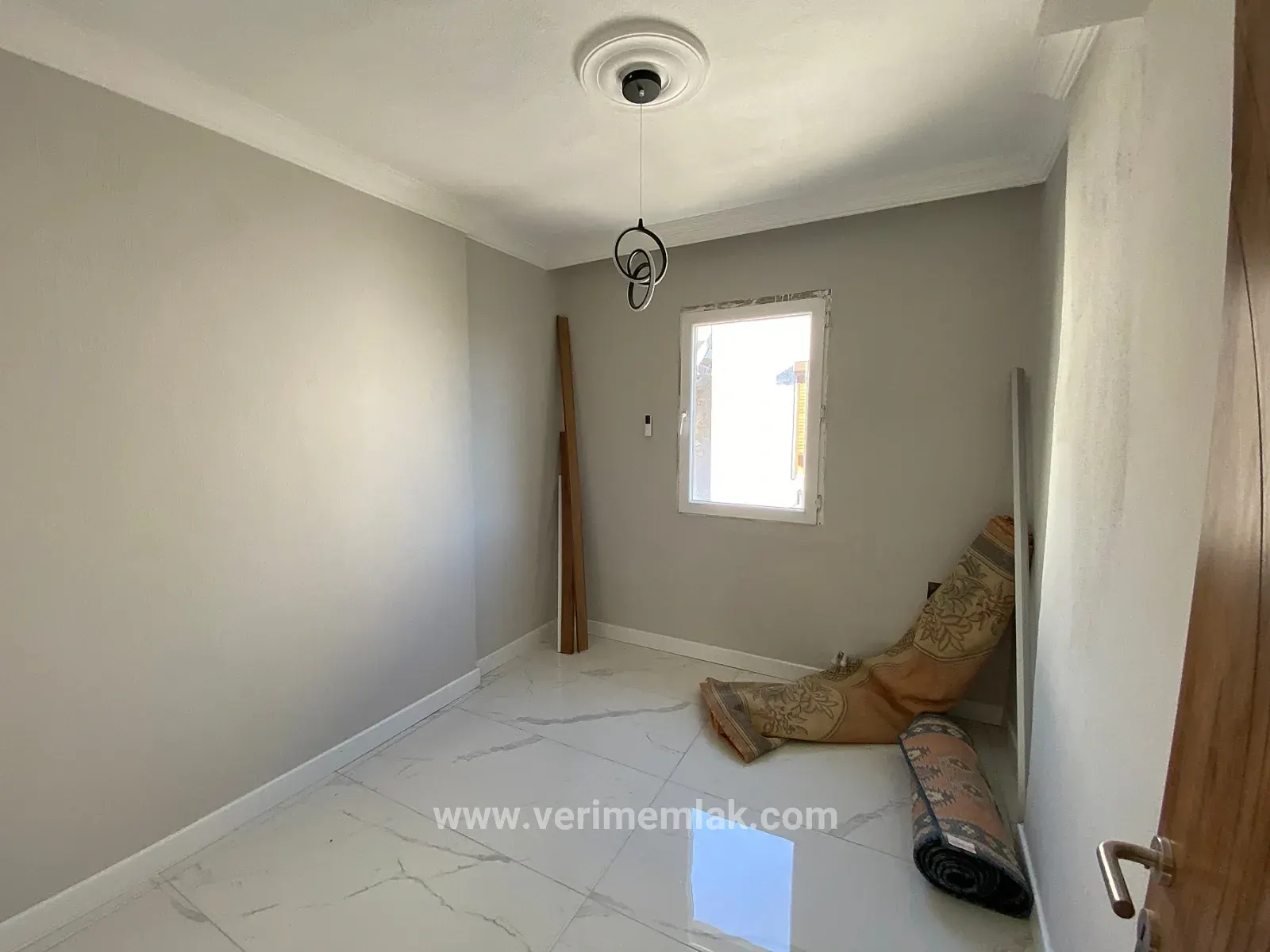 Doğanbey De Denize 50m Mesafede 307m2 İçinde Tek Satılık 4+1 Villa