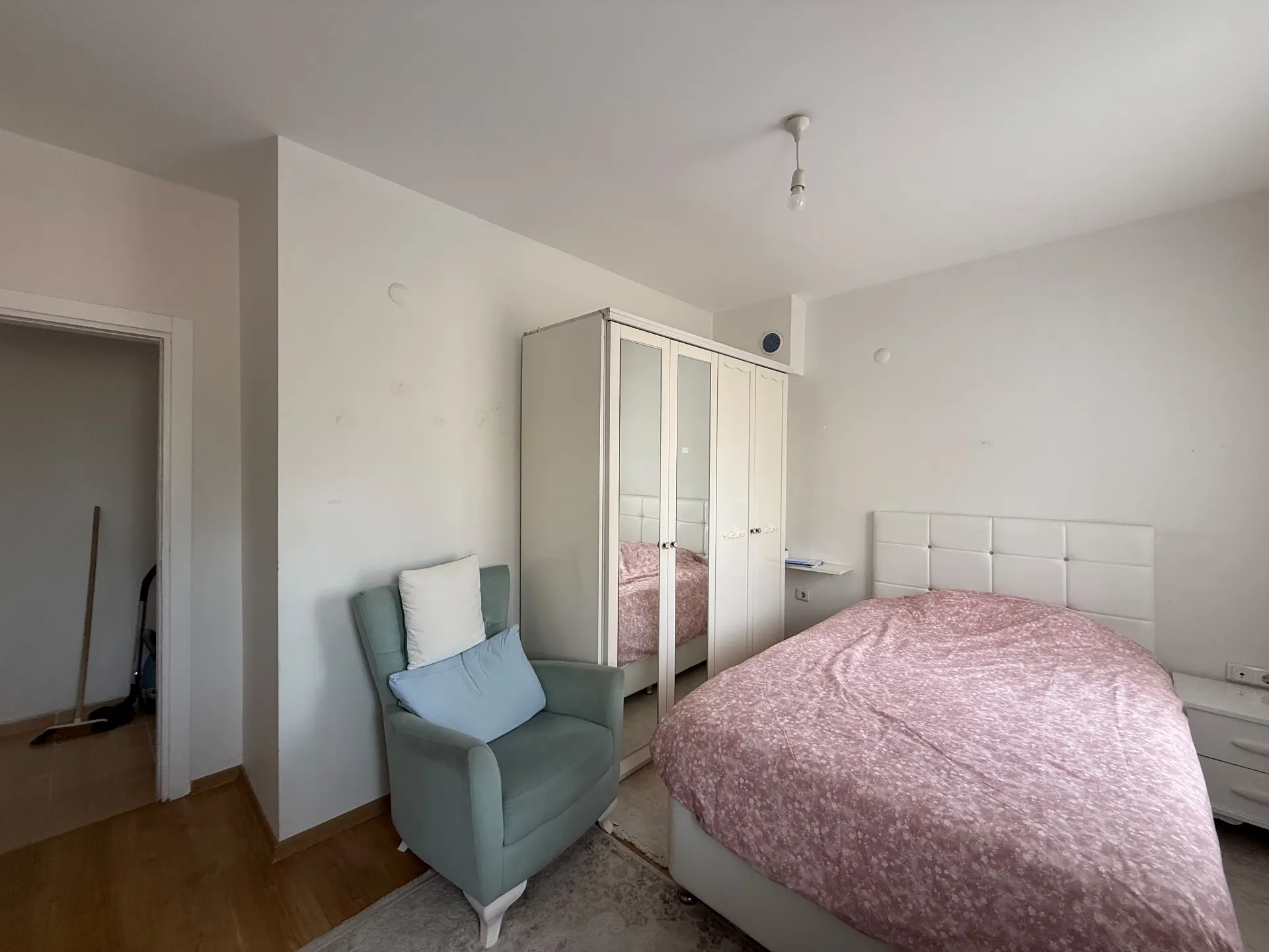 İzmir Seferihisar Hıdırlık Mahallesi'nde Merkezi Konumda Satılık 2+1 Daire