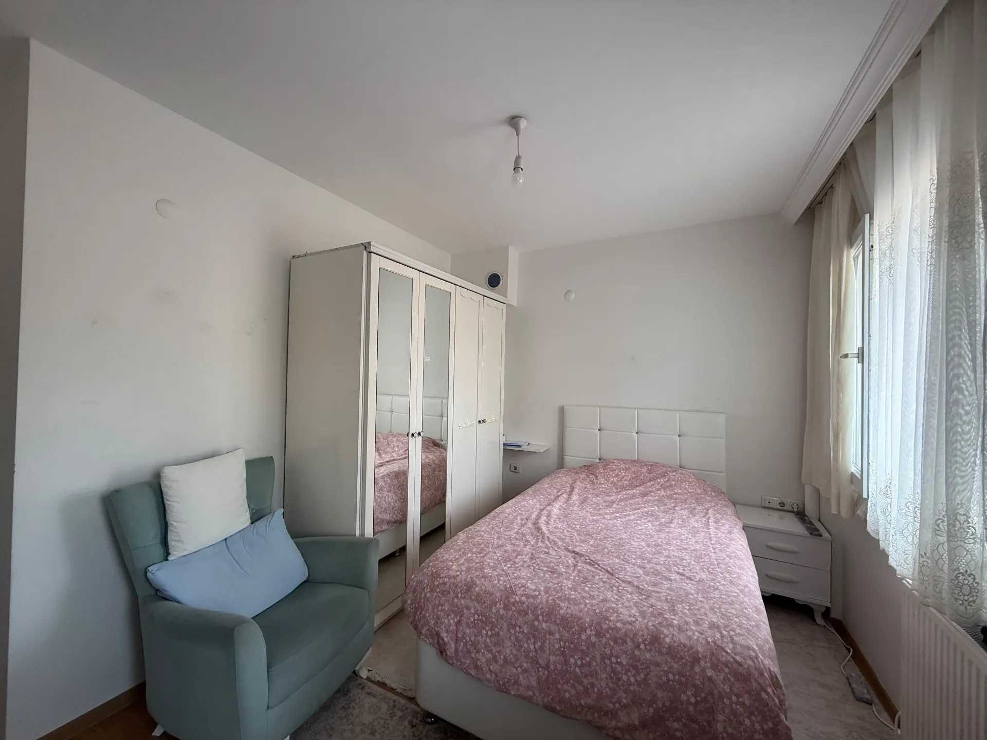 İzmir Seferihisar Hıdırlık Mahallesi'nde Merkezi Konumda Satılık 2+1 Daire