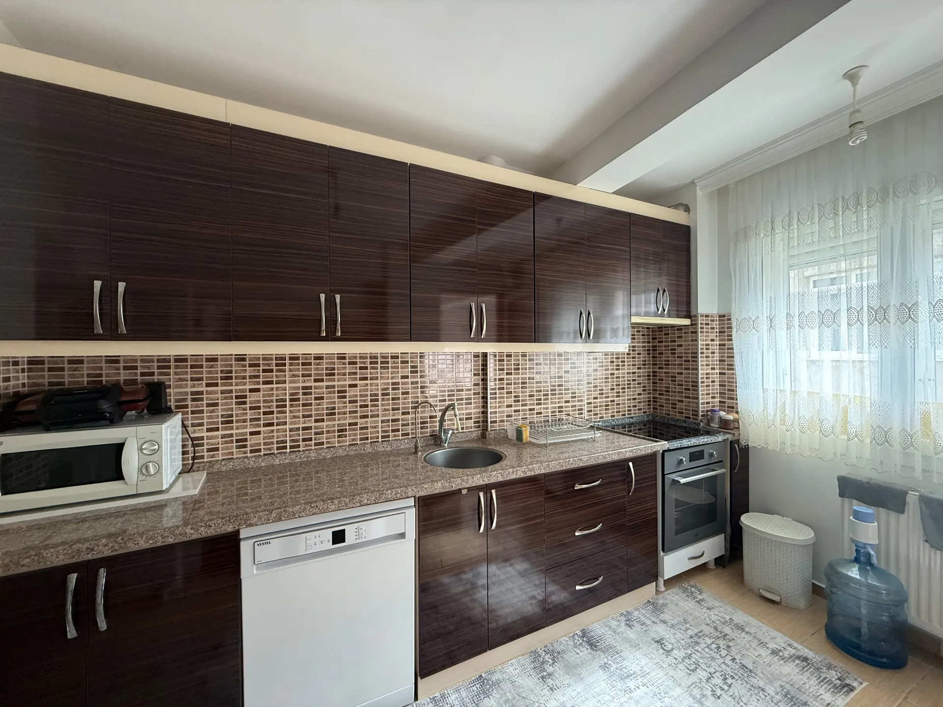 İzmir Seferihisar Hıdırlık Mahallesi'nde Merkezi Konumda Satılık 2+1 Daire