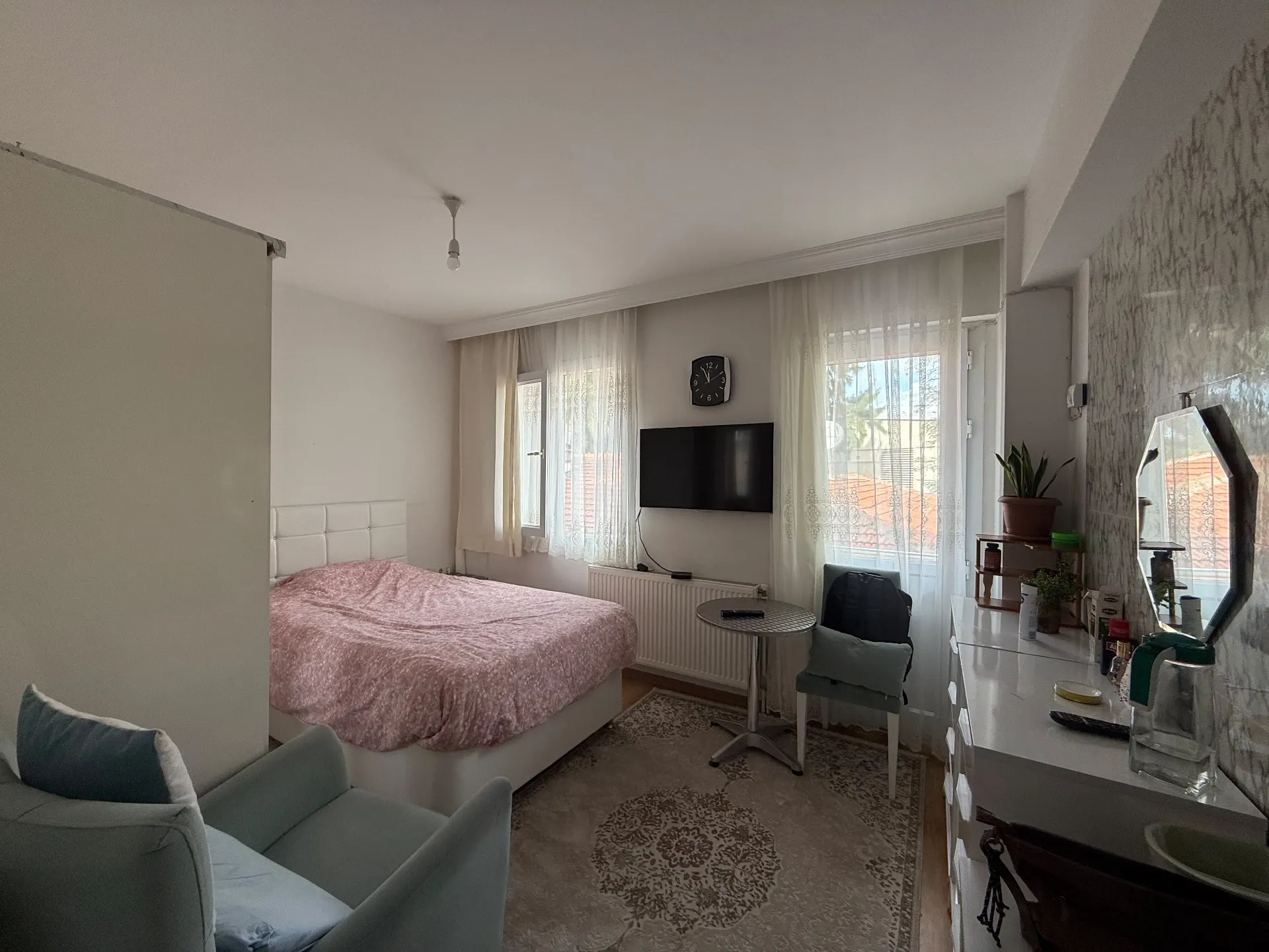 İzmir Seferihisar Hıdırlık Mahallesi'nde Merkezi Konumda Satılık 2+1 Daire
