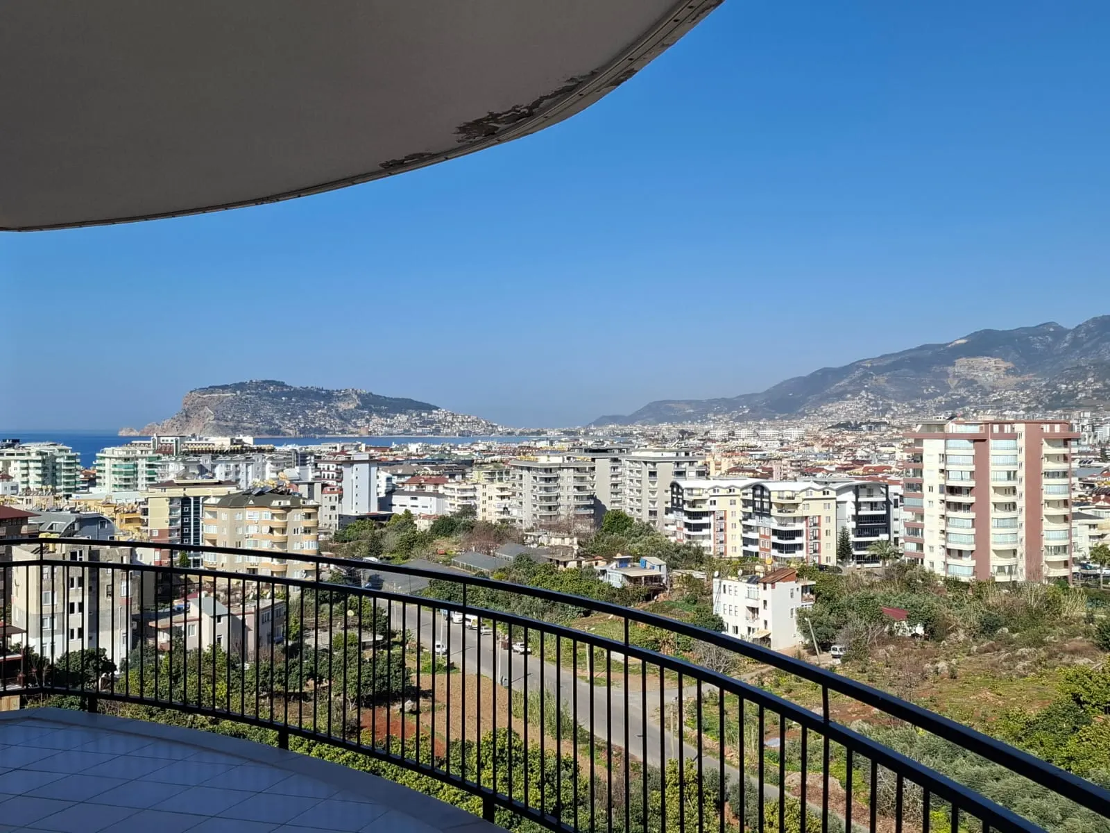 2+1 Furnished Apartment with Seaview and Castle view in Tosmur, Alanya