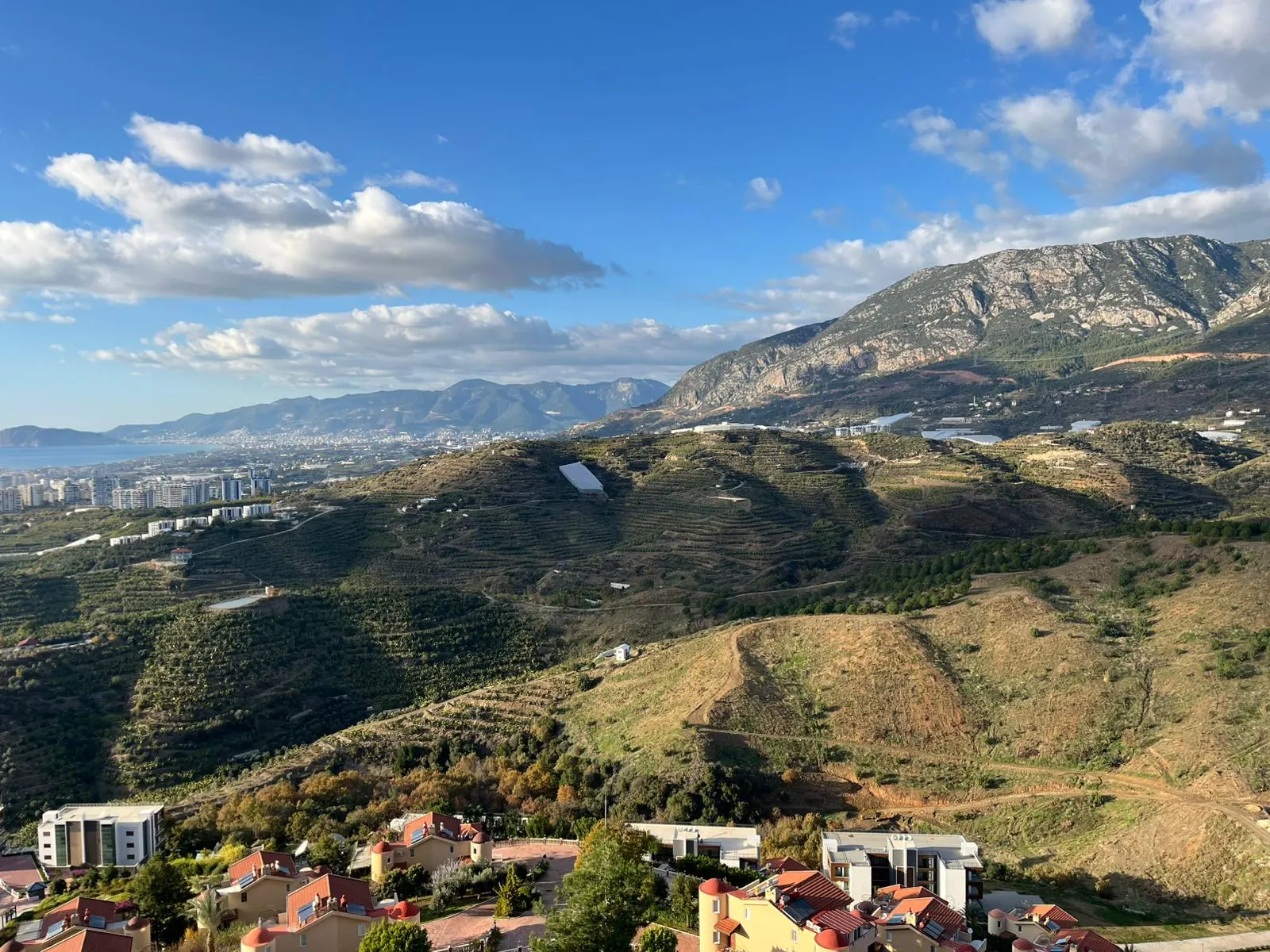 2+1 Apartment with full Seaview and Mountain View in a 5 stars Hotel Complex in Kargicak, Alanya